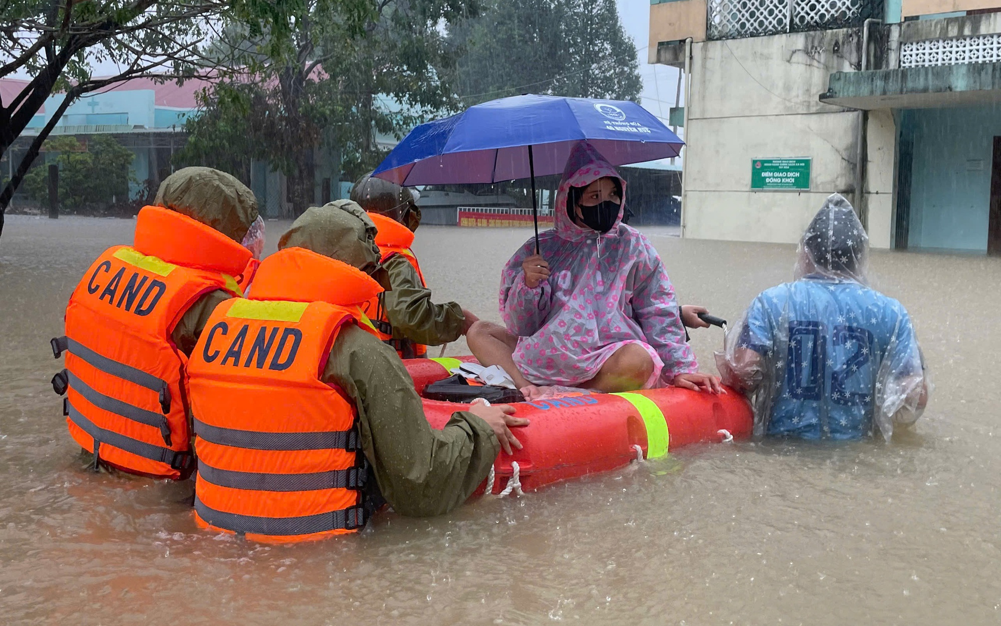 Vietnam flooding death toll rises to 16- Ảnh 2. Vietnam flooding death toll rises to 16- Ảnh 2.