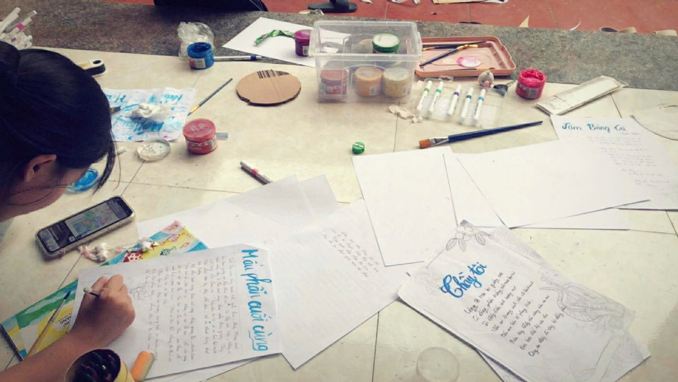 Tờ báo tường gây sốt mạng xã hội của học sinh Trường THPT Ứng Hòa B (Hà Nội)- Ảnh 3.