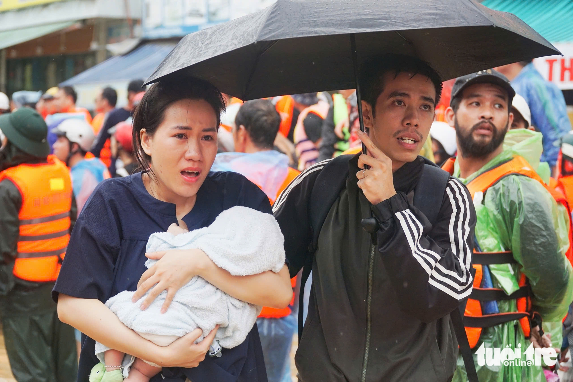 Major flooding kills 41, leaves 9 missing, submerges 68,000 homes across central Vietnam- Ảnh 3.