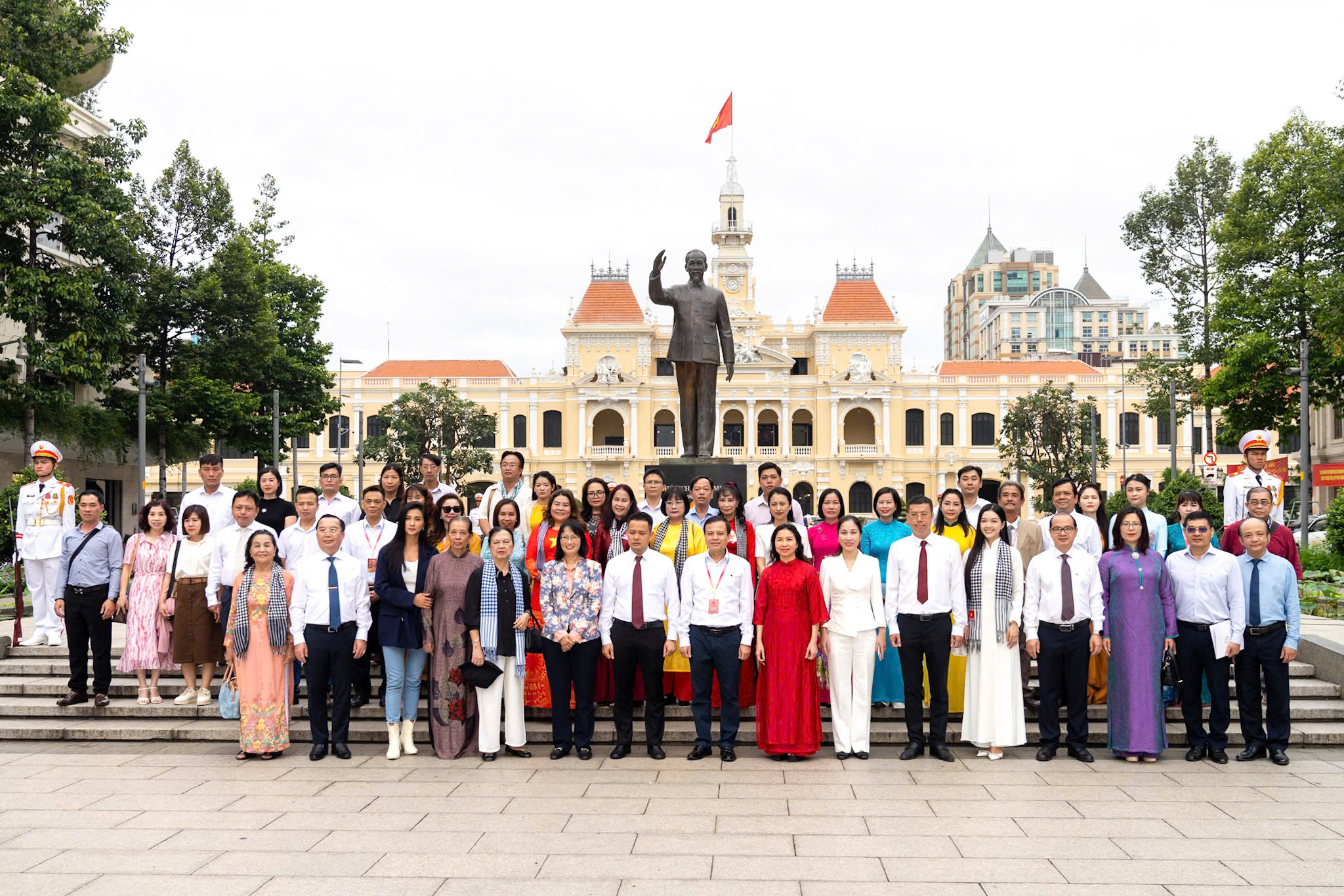 Bắn pháo hoa nhân kỷ niệm 50 năm thành phố mang tên Bác - Ảnh 2. Bắn pháo hoa - Ảnh 2.