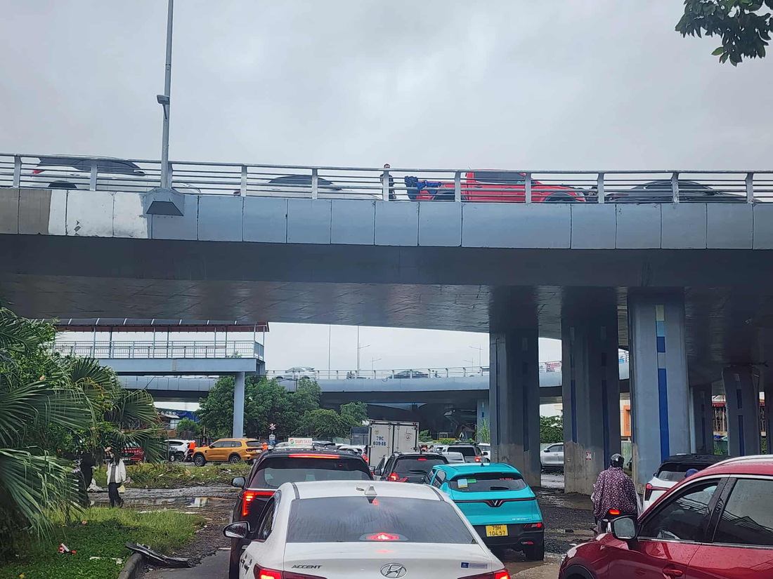 Major flooding kills 41, leaves 9 missing, submerges 68,000 homes across central Vietnam- Ảnh 12.