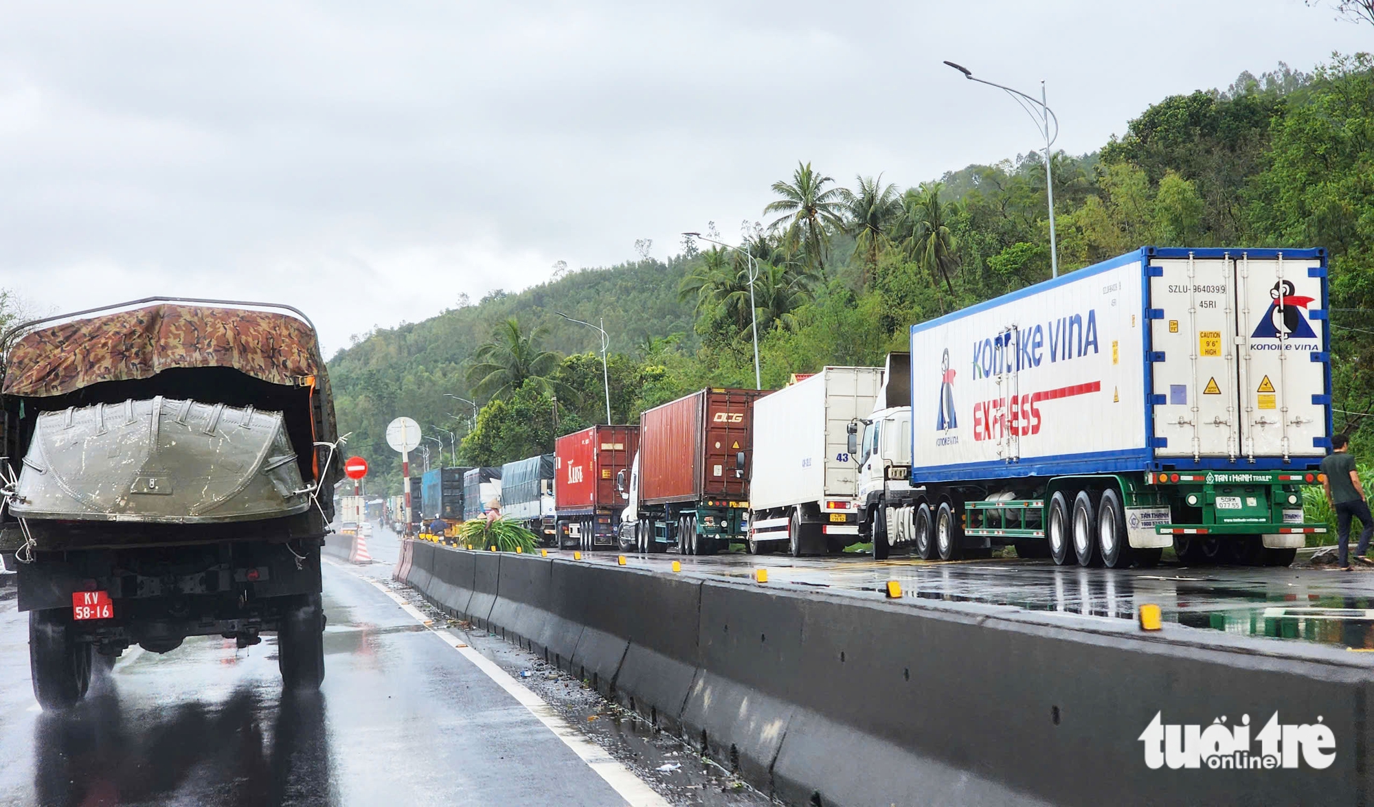Major flooding kills 41, leaves 9 missing, submerges 68,000 homes across central Vietnam- Ảnh 11.