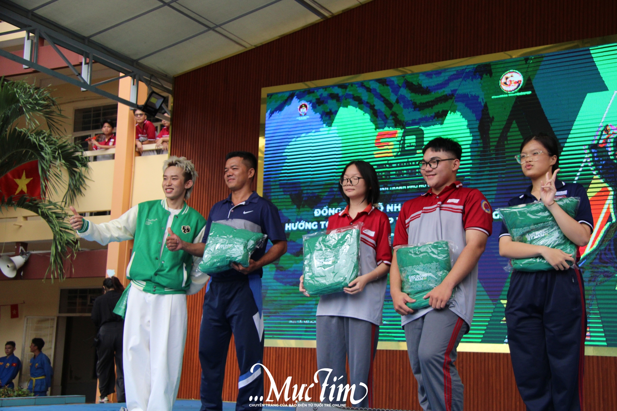 630 học sinh Trường THPT Tạ Quang Bửu cùng đồng diễn võ nhạc - Ảnh 6.