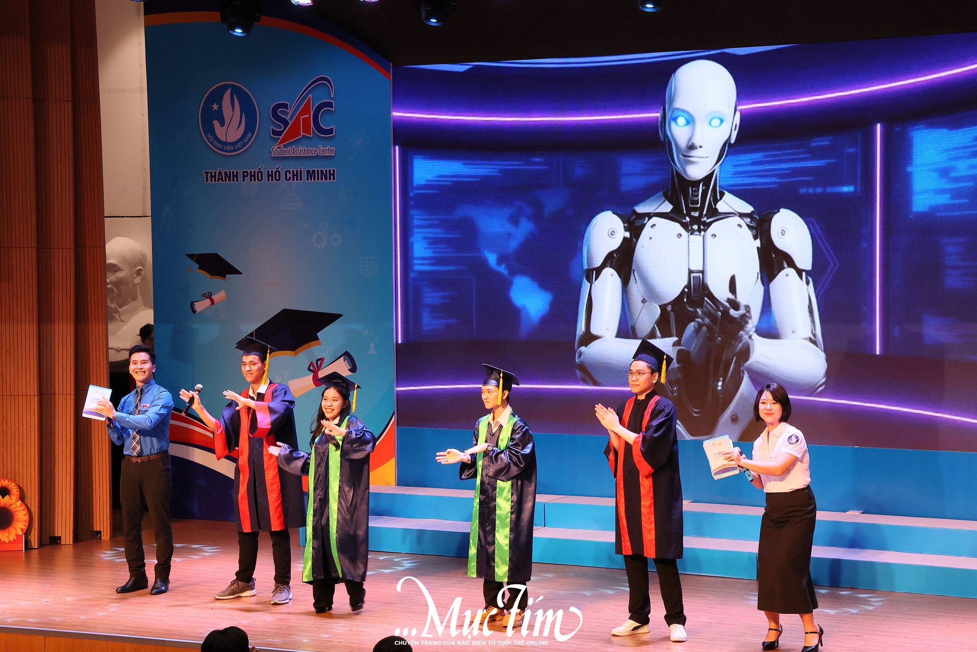 Hành trình chinh phục những đỉnh cao của 88 thủ khoa tiêu biểu năm 2025 - Ảnh 11.