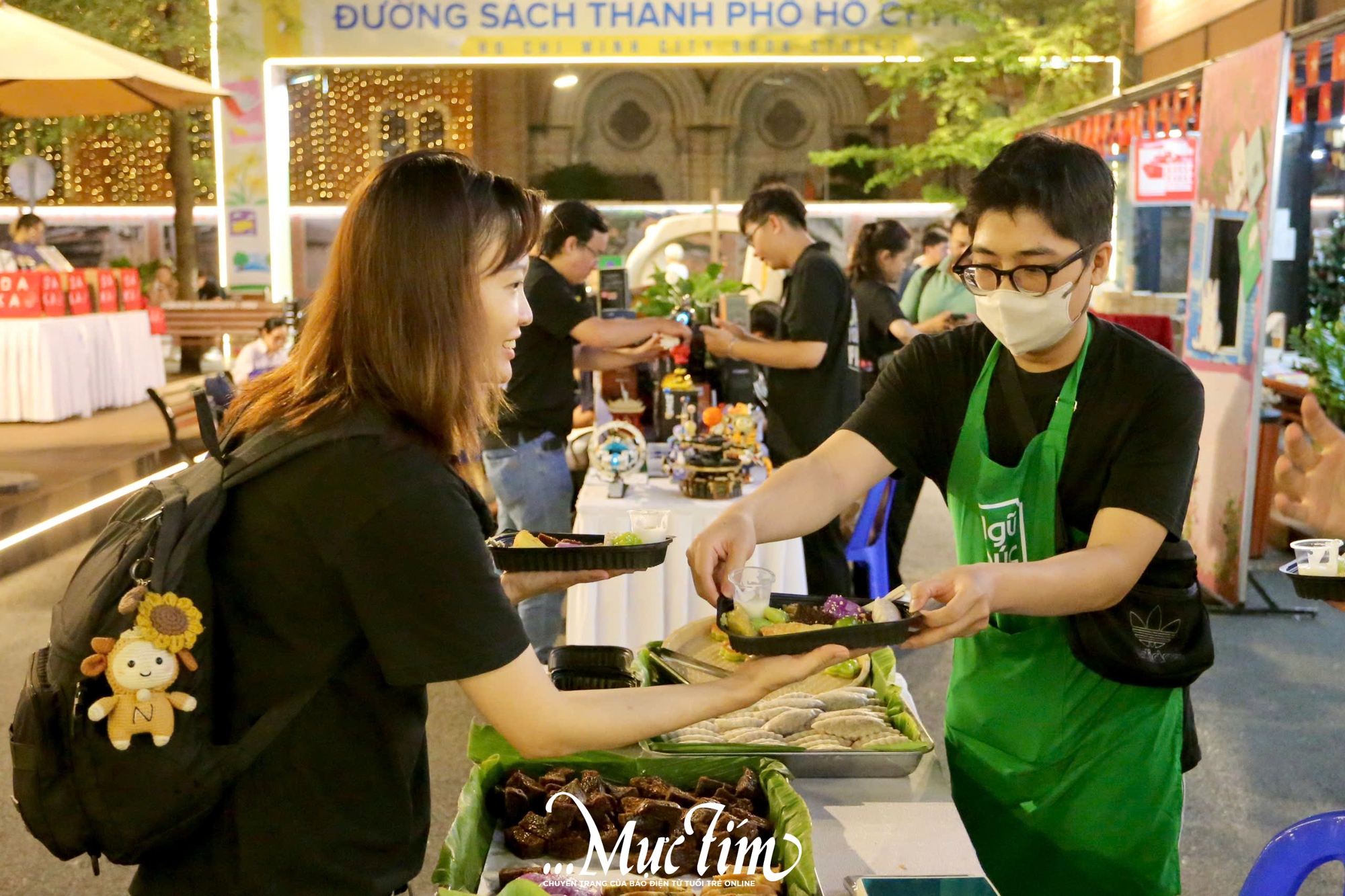 Trải nghiệm không gian văn hoá và giải trí buổi đêm tại Đường sách TP.HCM- Ảnh 7. Trải nghiệm không gian văn hoá và giải trí buổi đêm tại Đường sách TP.HCM- Ảnh 7.