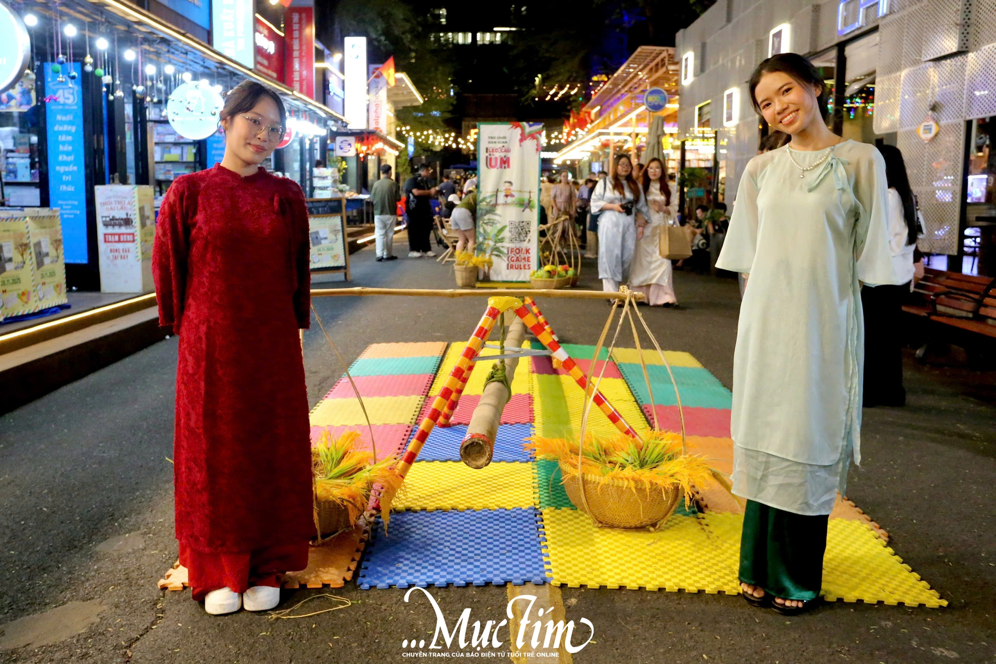 Trải nghiệm không gian văn hoá và giải trí buổi đêm tại Đường sách TP.HCM- Ảnh 12. Trải nghiệm không gian văn hoá và giải trí buổi đêm tại Đường sách TP.HCM- Ảnh 12.