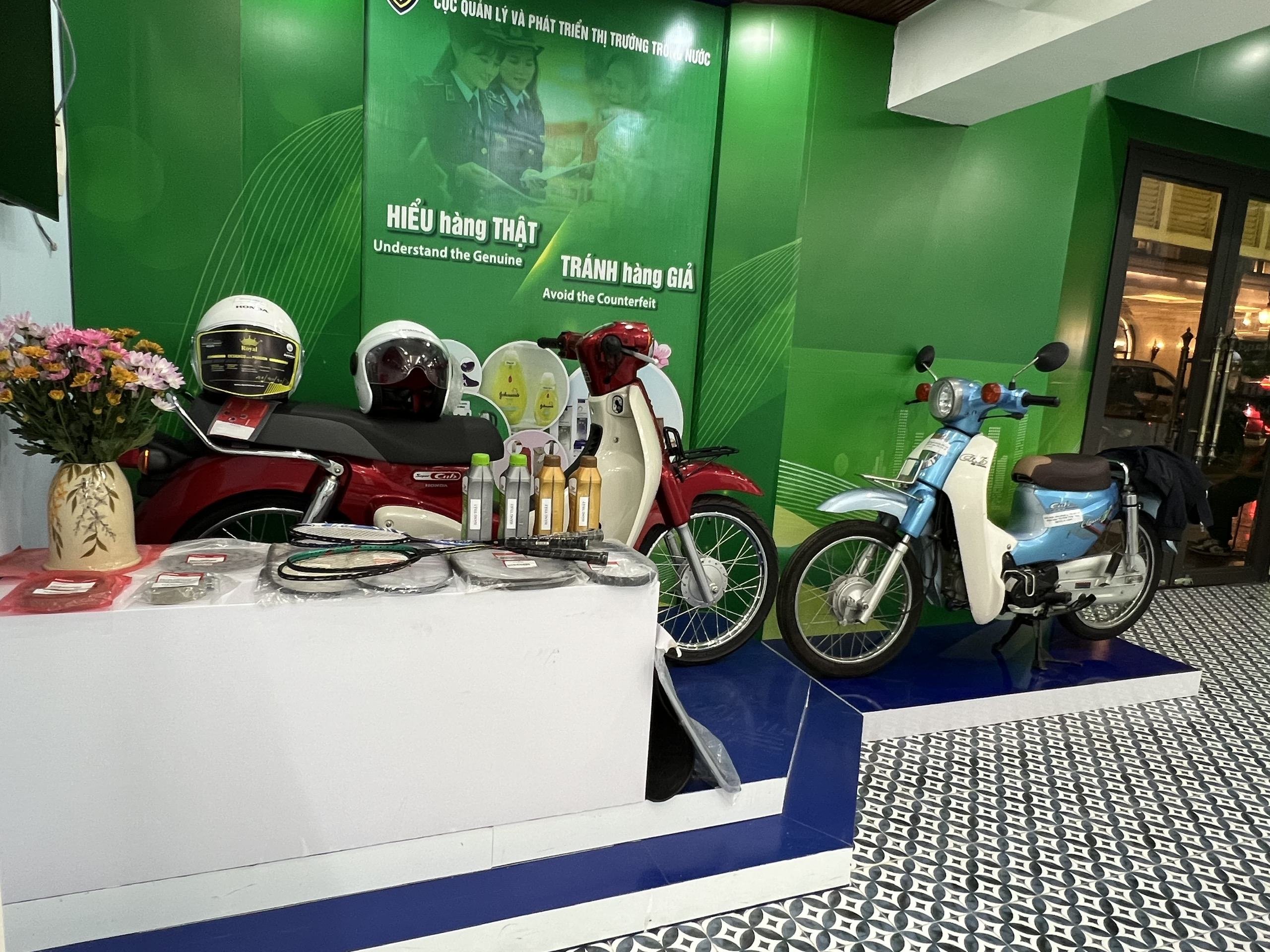 Từ nho sữa, lê Hàn Quốc đến máy ảnh Canon, xe máy Honda đều có hàng giả - Ảnh 4.