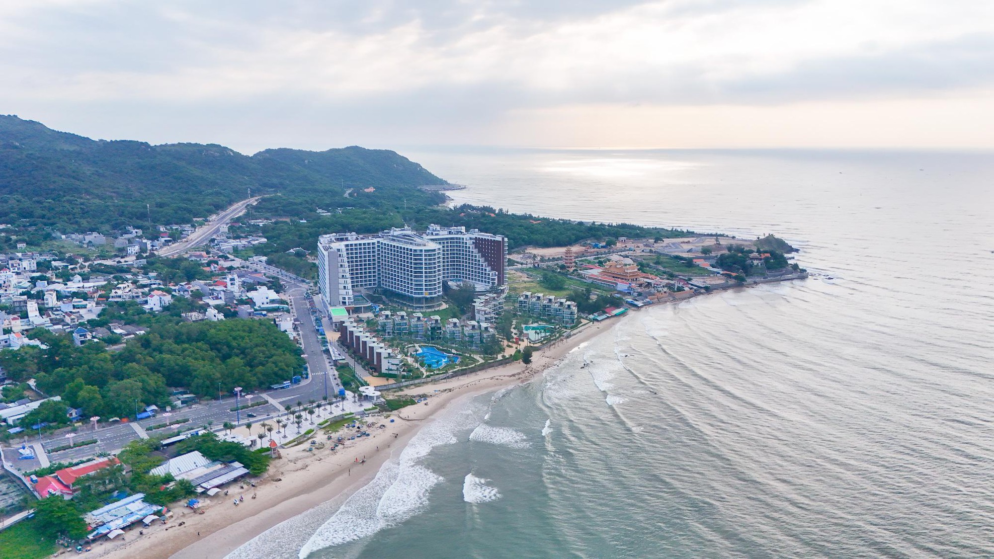 Dịch vụ lưu trú cao cấp góp phần làm mới du lịch Long Hải - Ảnh 1.