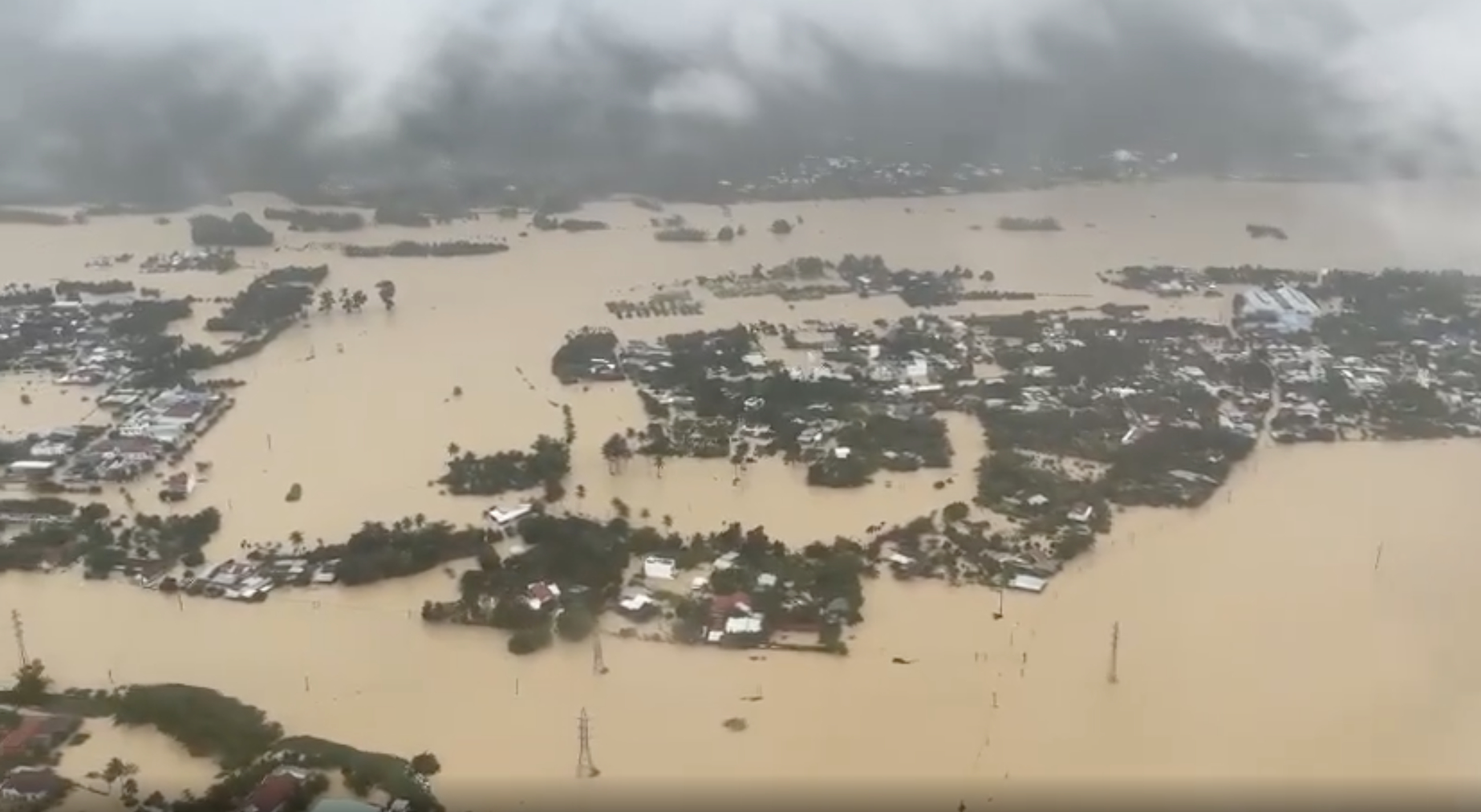 Major flooding kills 41, leaves 9 missing, submerges 68,000 homes across central Vietnam- Ảnh 1.