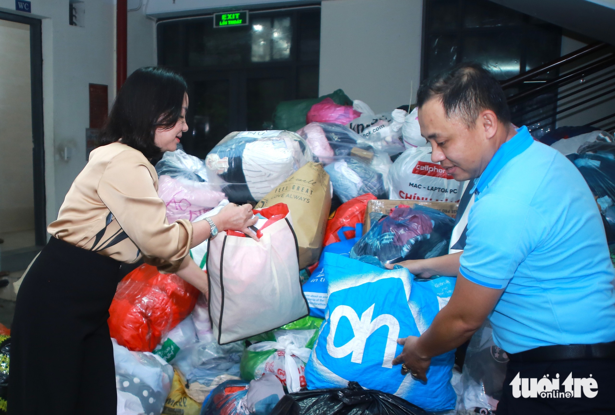 Ho Chi Minh City mobilizes urgent relief effort for flood-hit central provinces  - Ảnh 13.