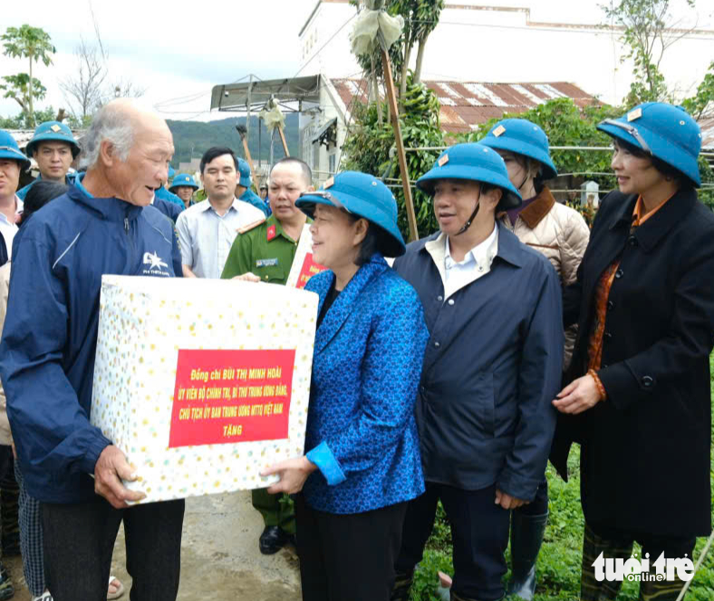 Chủ tịch Ủy ban Trung ương MTTQ Việt Nam thăm, động viên dân vùng lũ Lâm Đồng - Ảnh 1.