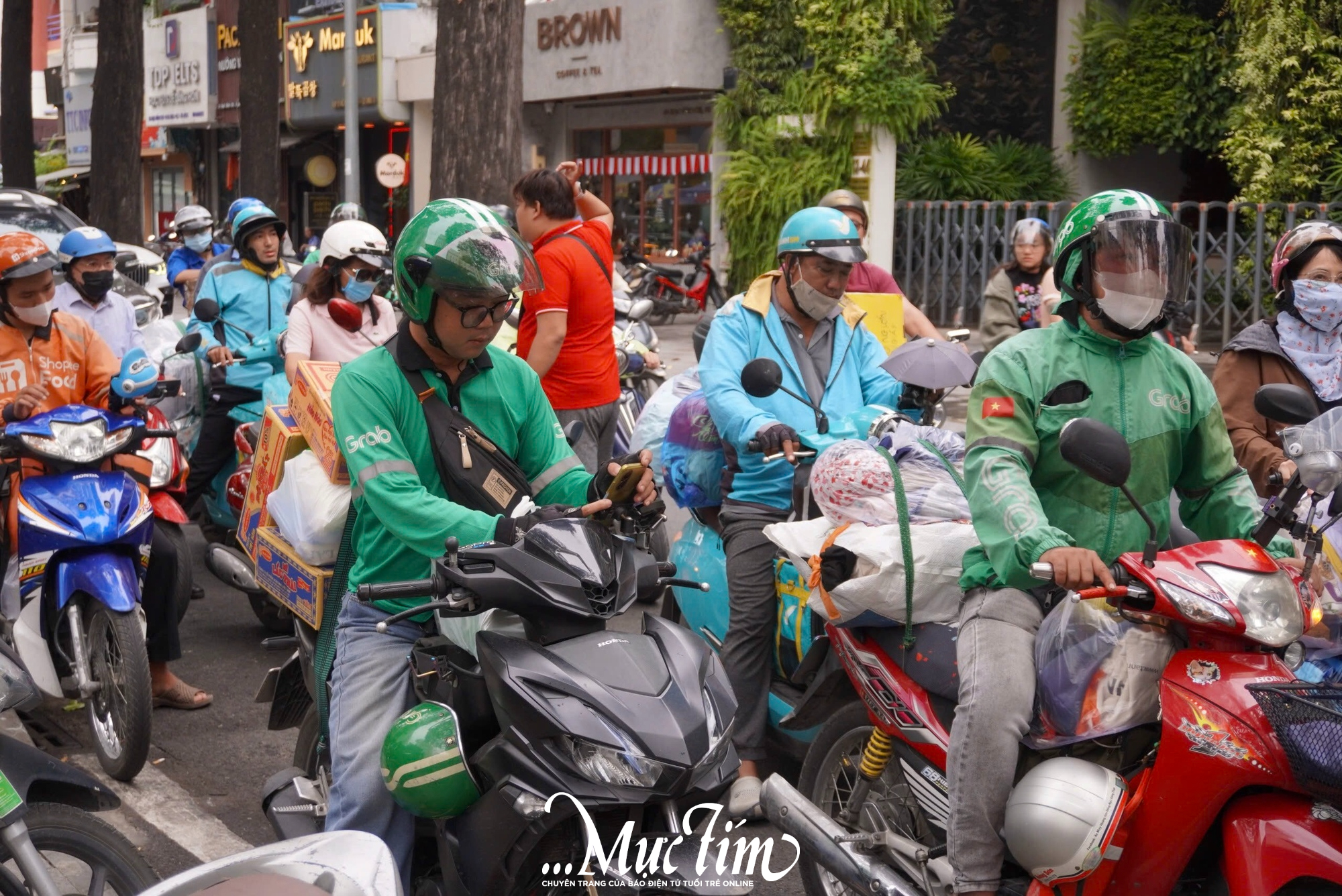 Ấm áp những tấm lòng của người dân TP.HCM sẻ chia cùng đồng bào vùng lũ miền Trung - Ảnh 10.