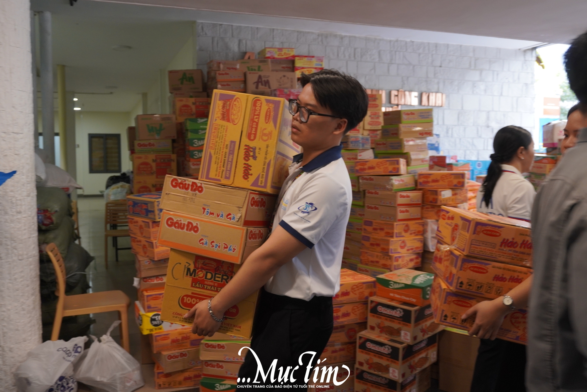 Ấm áp những tấm lòng của người dân TP.HCM sẻ chia cùng đồng bào vùng lũ miền Trung - Ảnh 13.