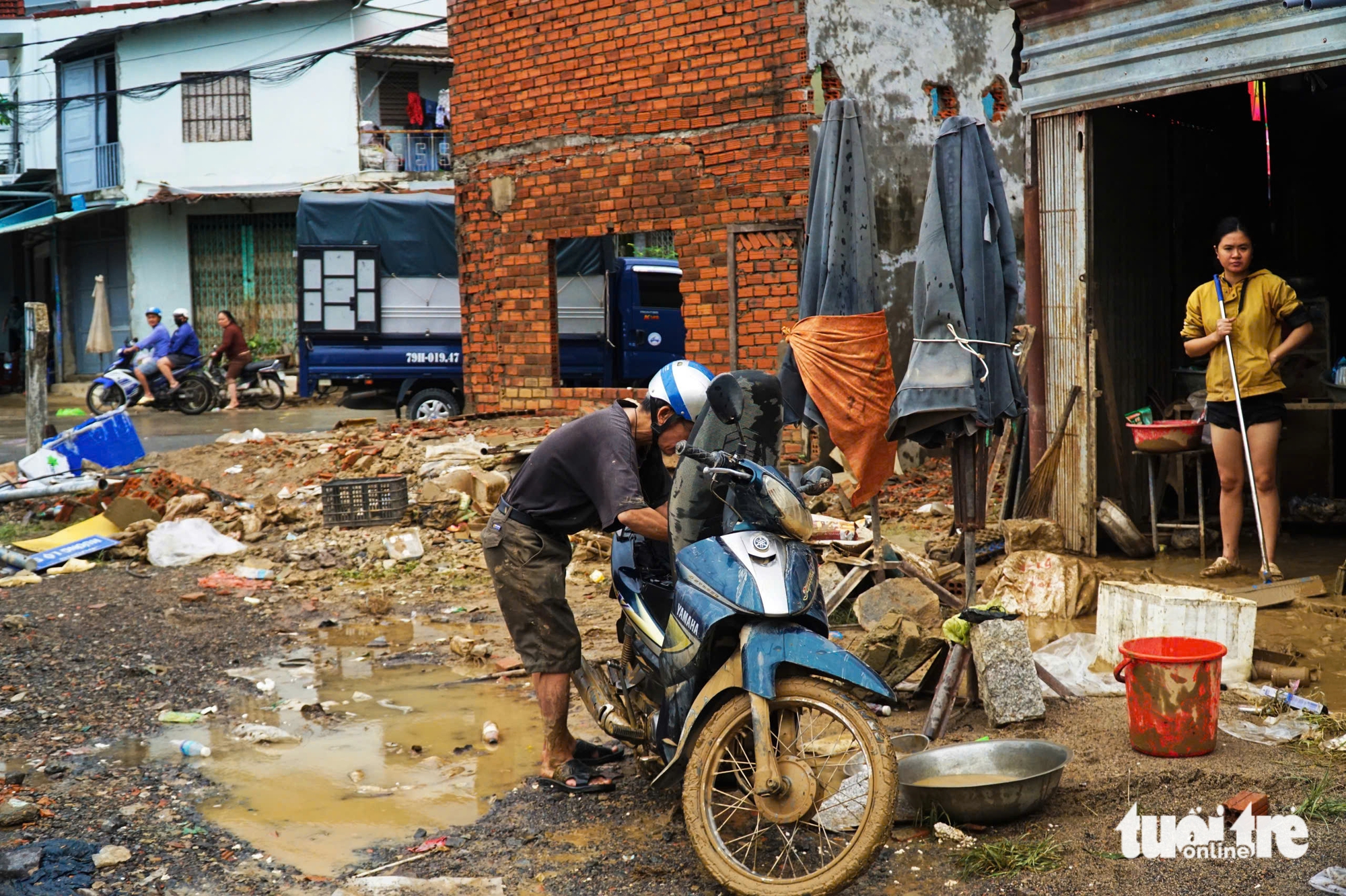 Nỗi đau xé lòng ở Diên Điền: Tuột tay người thân giữa lũ dữ... - Ảnh 9.