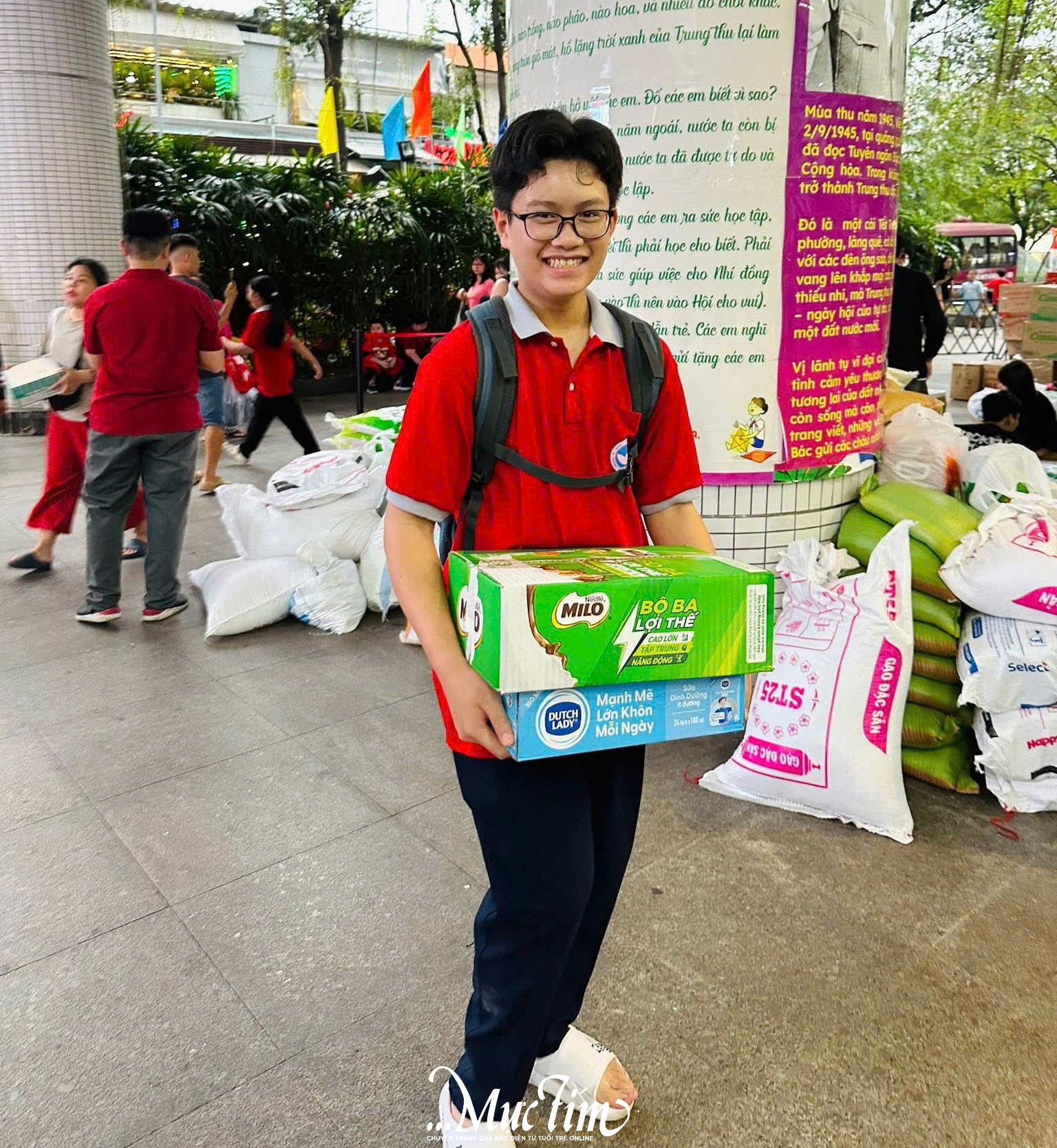 Đội viên, đoàn viên thành phố đồng lòng hỗ trợ đồng bào miền Trung- Ảnh 3. Đội viên, đoàn viên thành phố đồng lòng hỗ trợ đồng bào miền Trung- Ảnh 3.