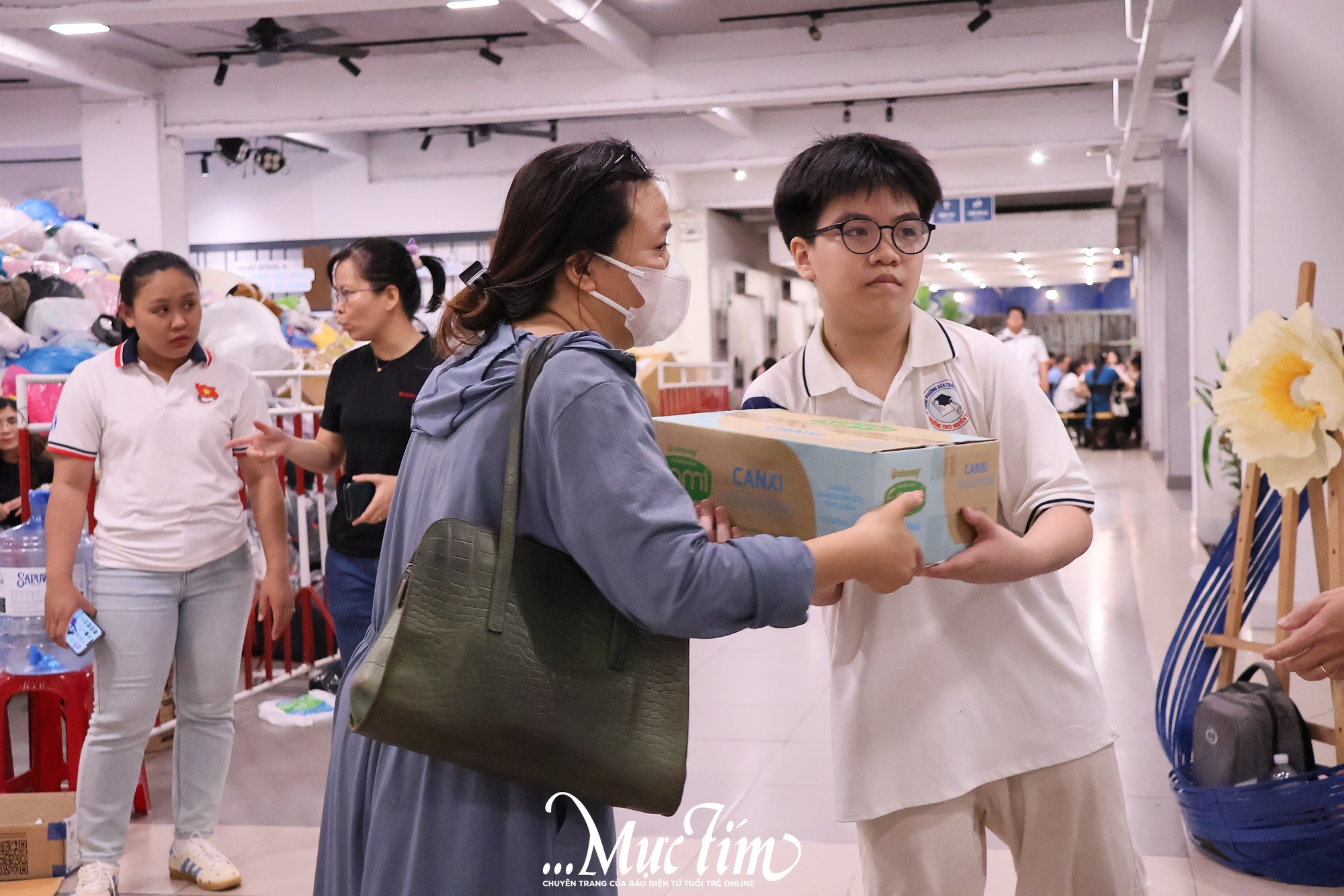 Đội viên, đoàn viên thành phố đồng lòng hỗ trợ đồng bào miền Trung- Ảnh 9. Đội viên, đoàn viên thành phố đồng lòng hỗ trợ đồng bào miền Trung- Ảnh 9.