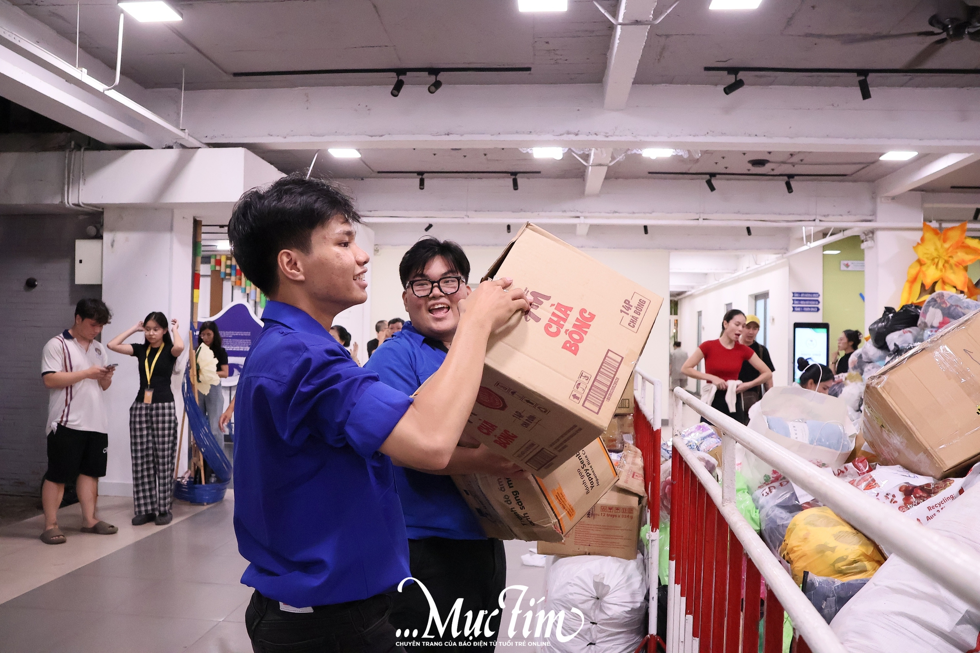 Đội viên, đoàn viên thành phố đồng lòng hỗ trợ đồng bào miền Trung- Ảnh 10. Đội viên, đoàn viên thành phố đồng lòng hỗ trợ đồng bào miền Trung- Ảnh 10.