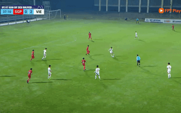 Video: Tuyệt phẩm nã đại bác của tiền vệ U17 Việt Nam - Ảnh 1.