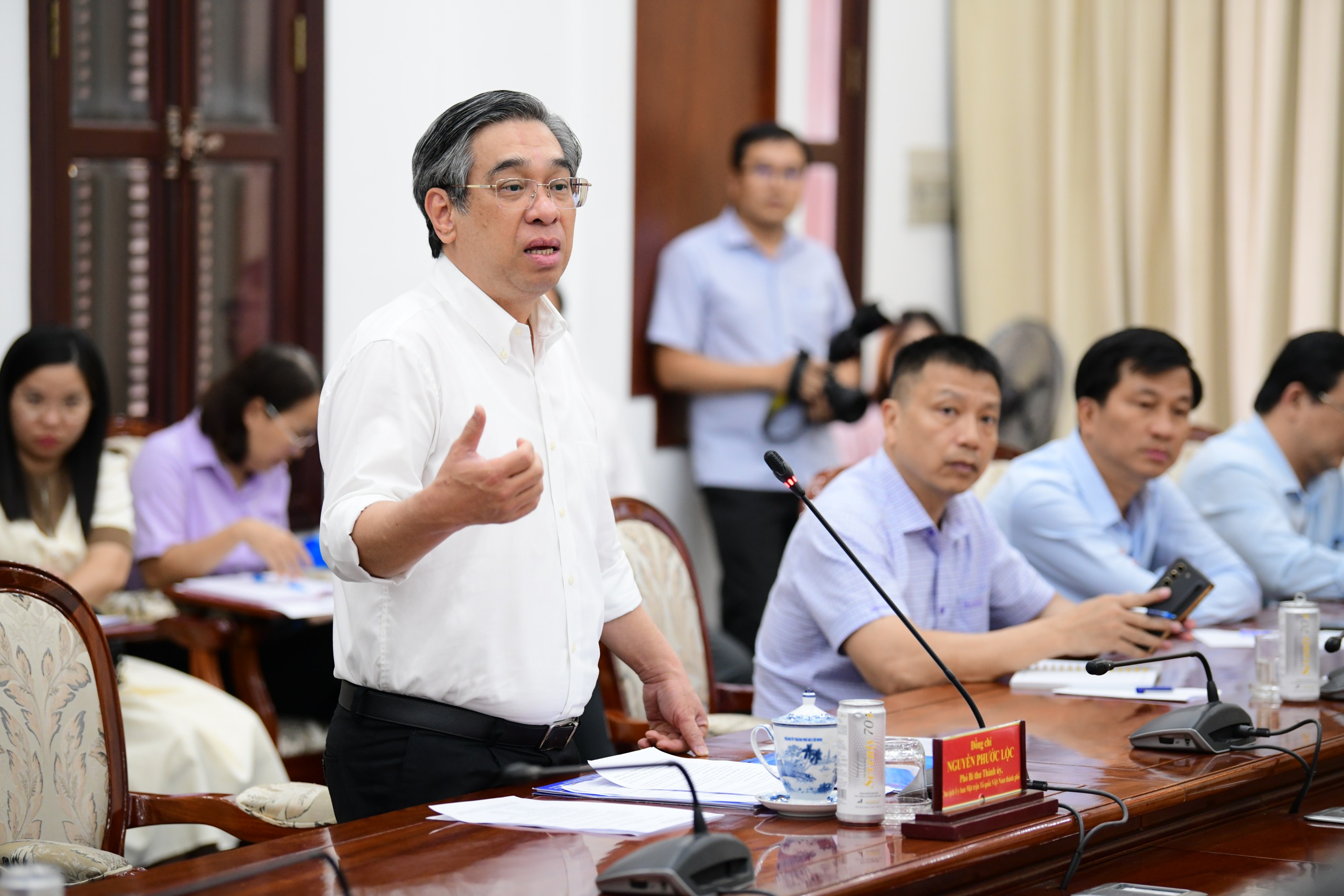 Ho Chi Minh City mobilizes urgent relief effort for flood-hit central provinces  - Ảnh 2.