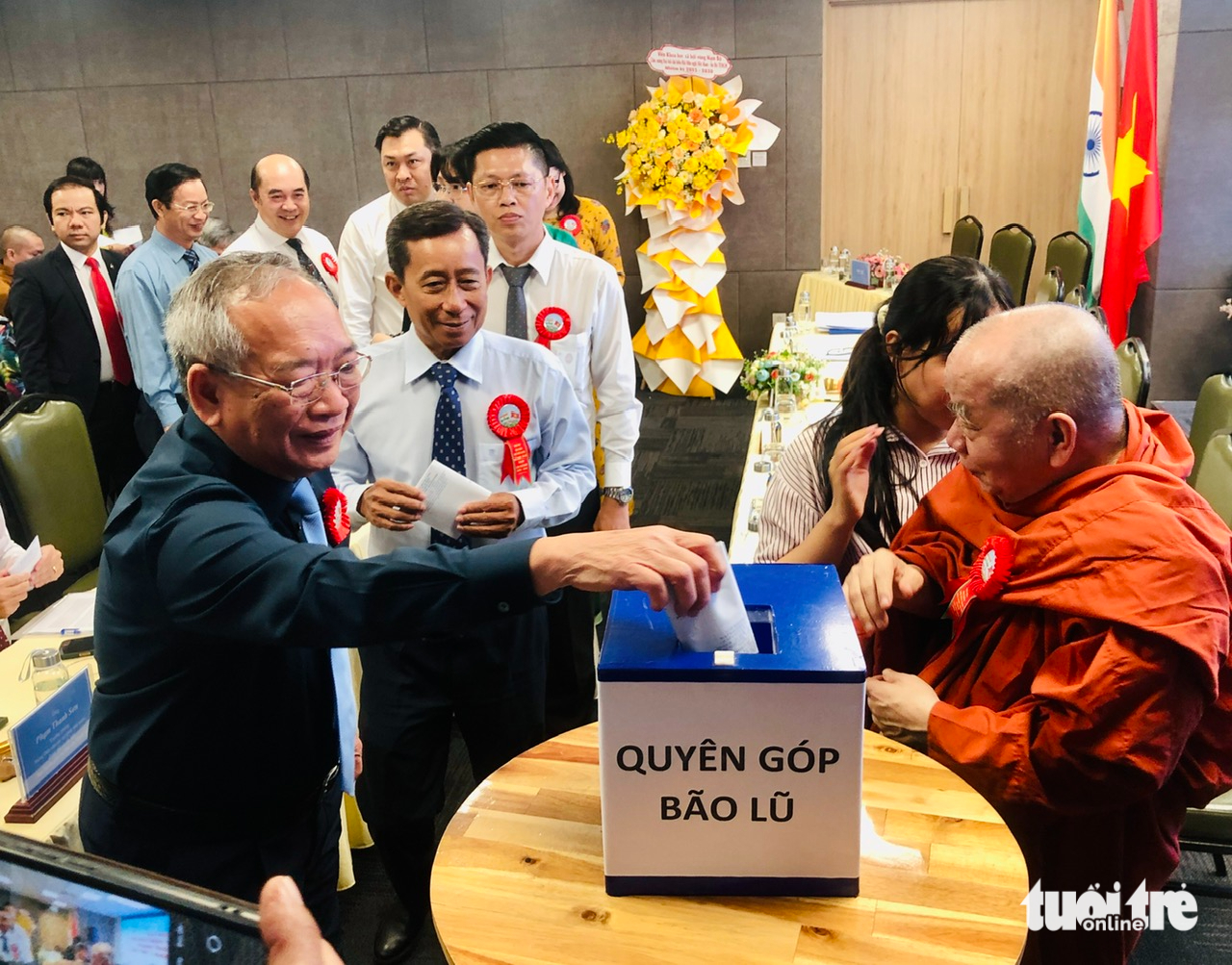 Hội hữu nghị Việt Nam - Ấn Độ TP.HCM quyên góp ủng hộ miền Trung - Ảnh 1. Hội hữu nghị Việt Nam - Ấn Độ - Ảnh 1.