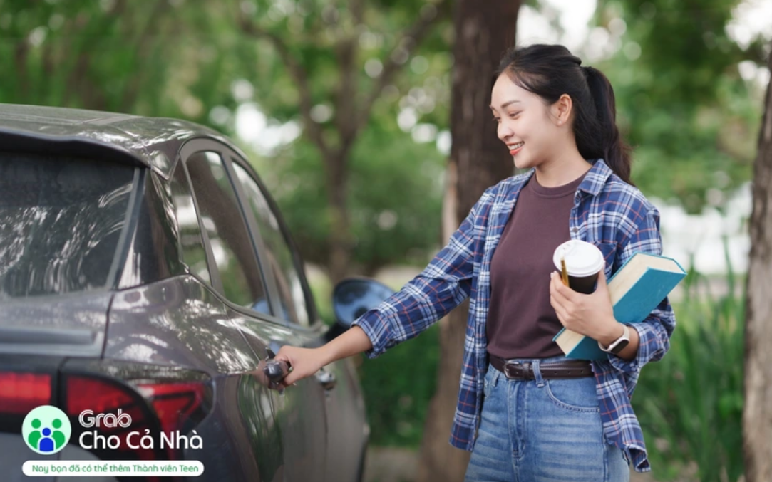 Grab to pilot pet-friendly car service in Ho Chi Minh City with added fee - Ảnh 1.
