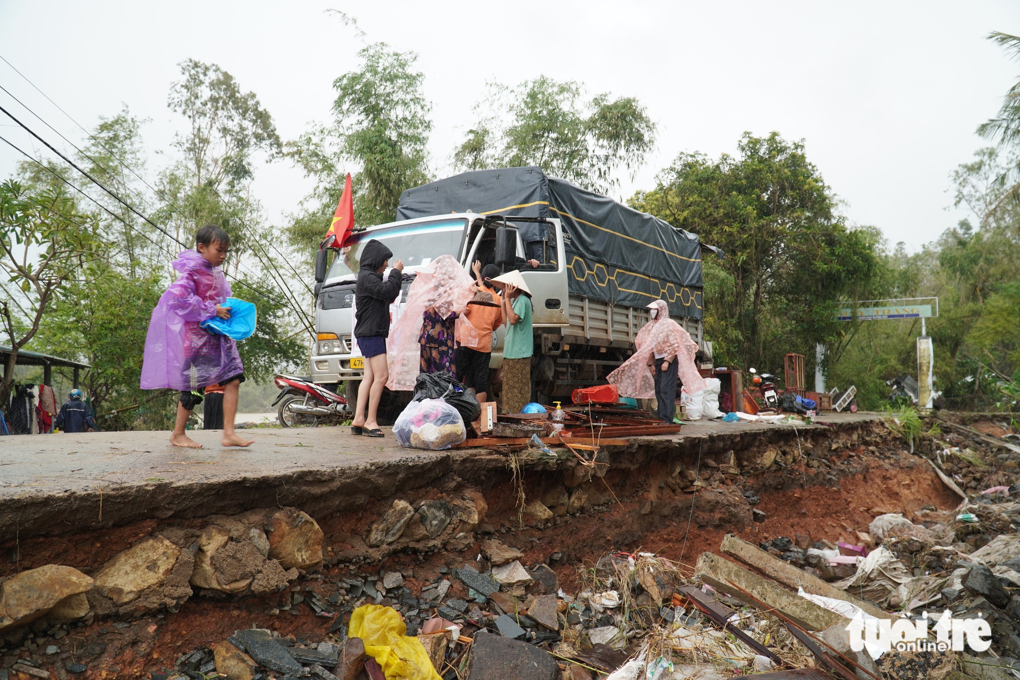 South-central Vietnam flood death toll rises to 91, with over $490mn in damage- Ảnh 5.