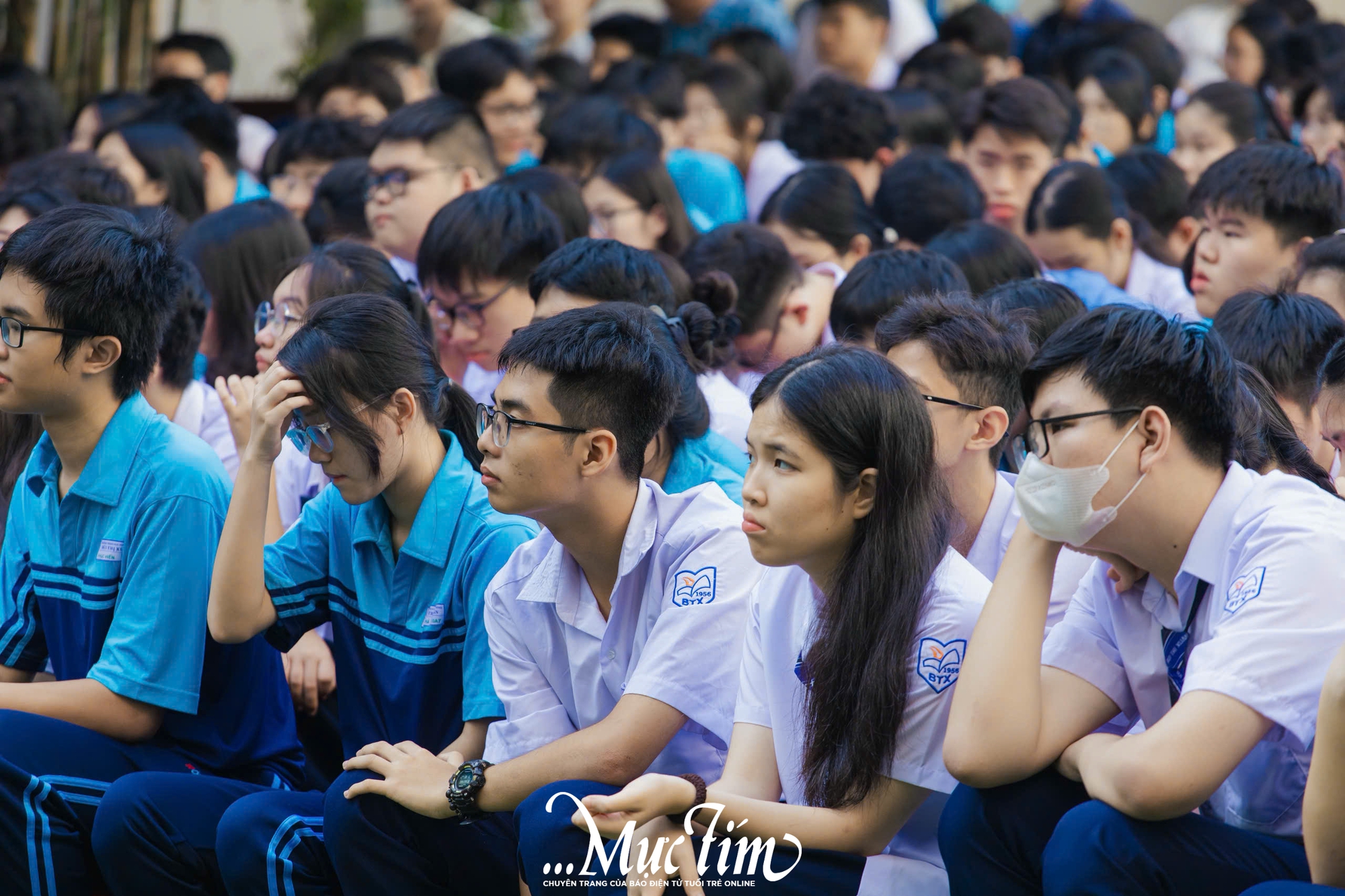 Học sinh Trường THPT Bùi Thị Xuân gói ghém yêu thương gửi đến miền Trung - Ảnh 14.