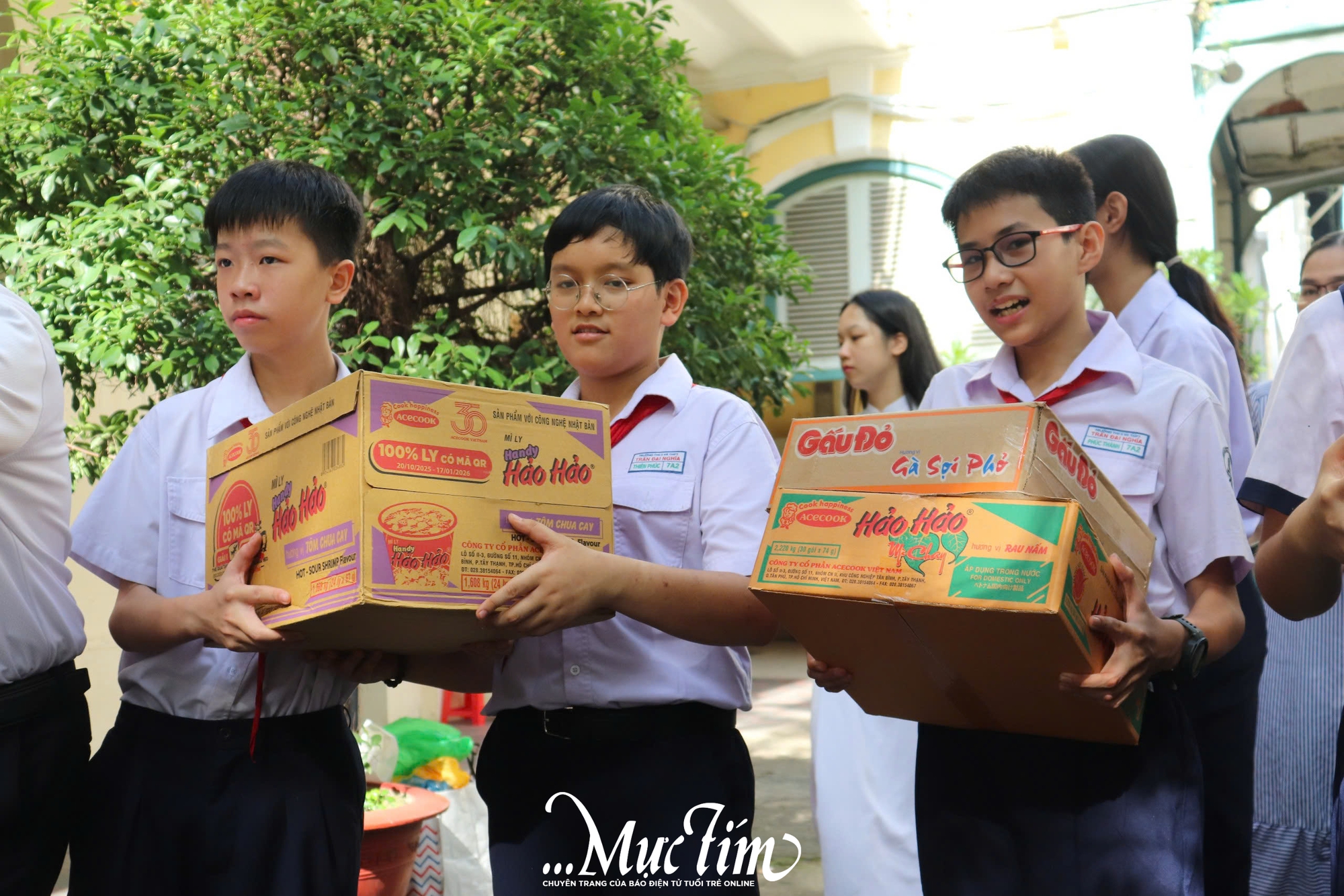 Thầy trò Trường THCS-THPT Trần Đại Nghĩa đồng lòng hướng về đồng bào miền Trung- Ảnh 5. Thầy trò Trường THCS-THPT Trần Đại Nghĩa đồng lòng hướng về đồng bào miền Trung- Ảnh 5.