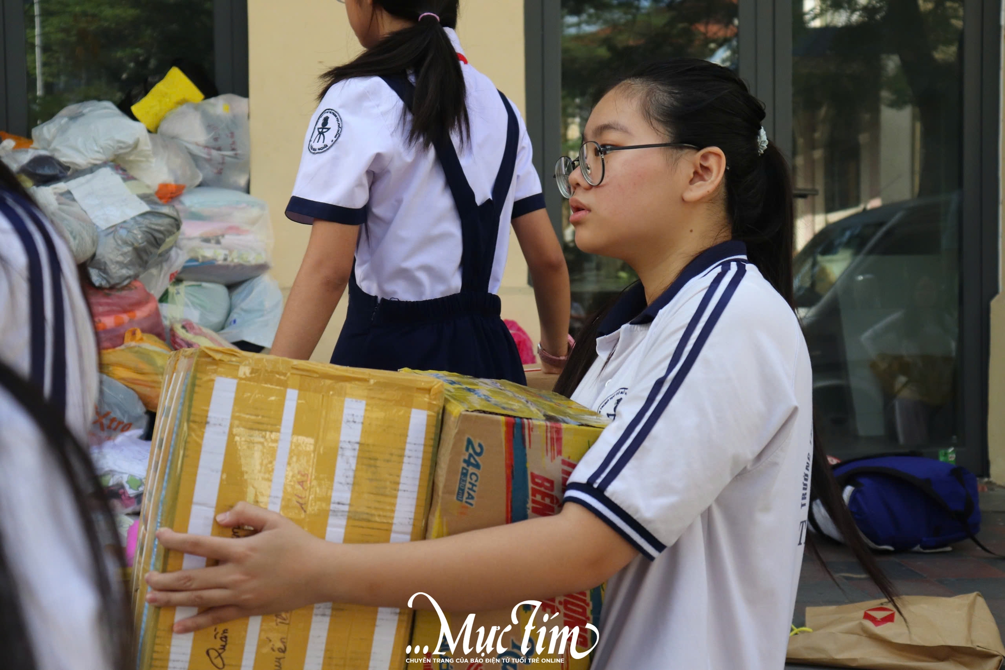 Thầy trò Trường THCS-THPT Trần Đại Nghĩa đồng lòng hướng về đồng bào miền Trung- Ảnh 6. Thầy trò Trường THCS-THPT Trần Đại Nghĩa đồng lòng hướng về đồng bào miền Trung- Ảnh 6.