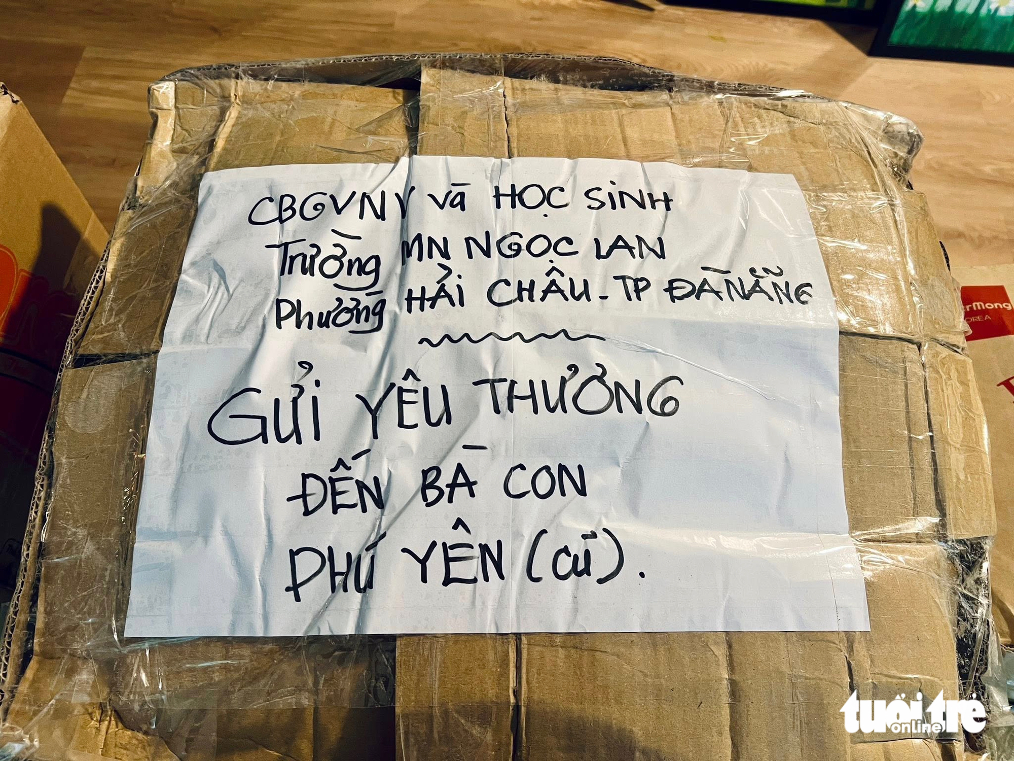 Thương lắm trẻ mầm non gói từng đôi dép 'còn dùng tốt' gửi bạn vùng lũ - Ảnh 10.