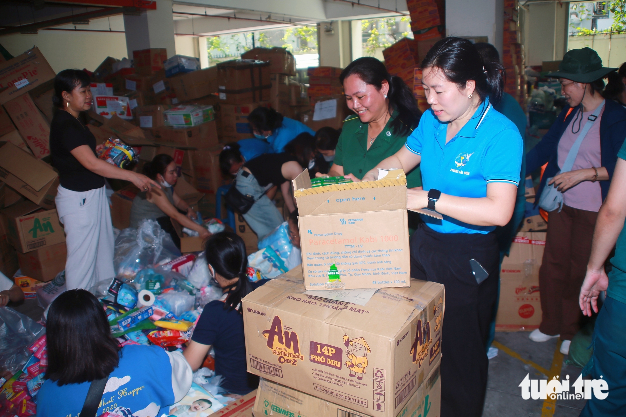 'Thấy mọi người cùng hướng về đồng bào vùng lũ, mình không còn thấy mệt nữa' - Ảnh 8.