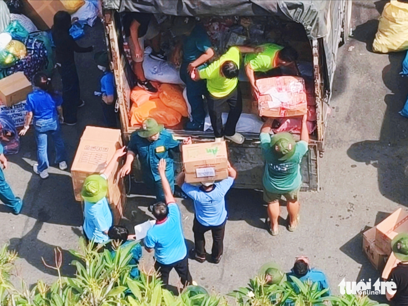 'Thấy mọi người cùng hướng về đồng bào vùng lũ, mình không còn thấy mệt nữa' - Ảnh 9.