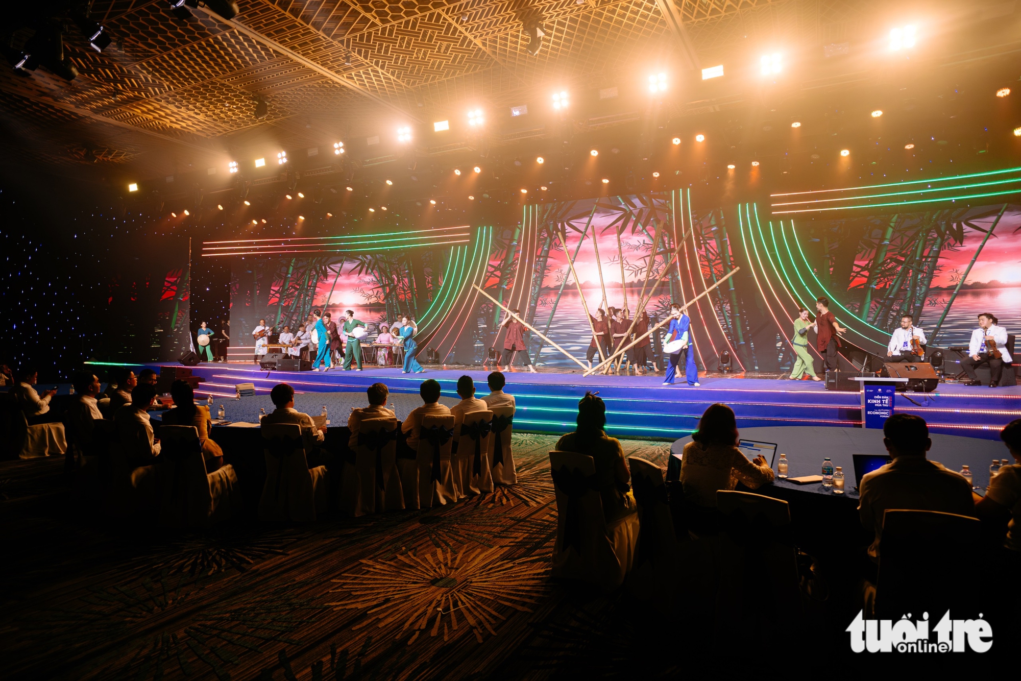 Phó thủ tướng Bùi Thanh Sơn kiểm tra công tác chuẩn bị cuối cùng cho Diễn đàn Kinh tế mùa thu TP.HCM - Ảnh 4. Phó thủ tướng Bùi Thanh Sơn kiểm tra công tác chuẩn bị cuối cho Diễn đàn Kinh tế mùa thu - Ảnh 3.