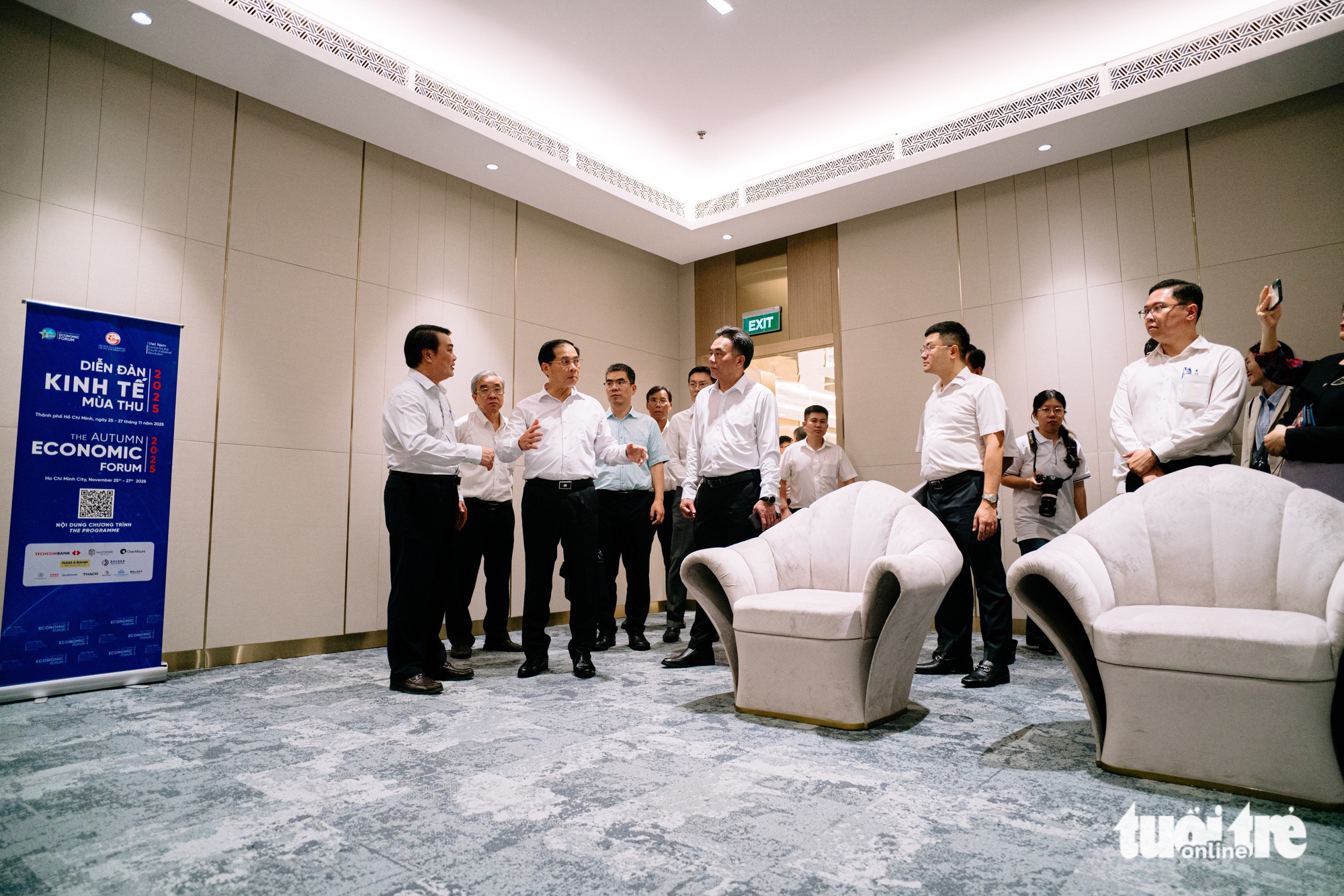 Phó thủ tướng Bùi Thanh Sơn kiểm tra công tác chuẩn bị cuối cùng cho Diễn đàn Kinh tế mùa thu TP.HCM - Ảnh 8. Phó thủ tướng Bùi Thanh Sơn kiểm tra công tác chuẩn bị cuối cho Diễn đàn Kinh tế mùa thu - Ảnh 7.