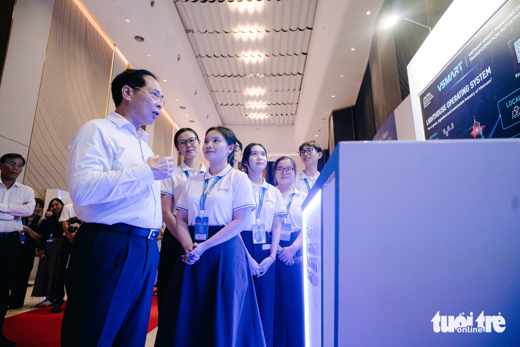 Phó thủ tướng Bùi Thanh Sơn kiểm tra công tác chuẩn bị cuối cùng cho Diễn đàn Kinh tế mùa thu - Ảnh 7. Phó thủ tướng Bùi Thanh Sơn kiểm tra công tác chuẩn bị cuối cho Diễn đàn Kinh tế mùa thu - Ảnh 7.