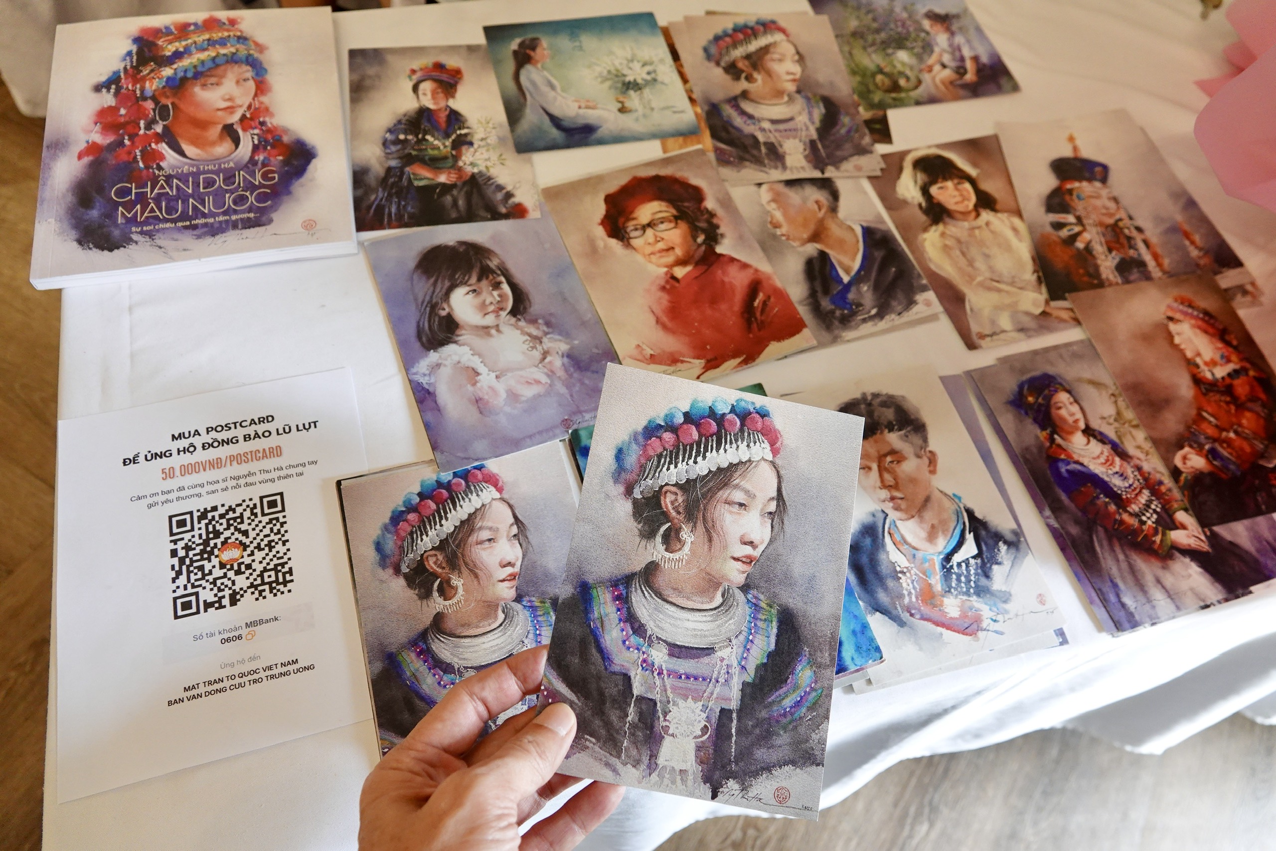 Nhạc sĩ Nguyễn Văn Chung lần đầu làm mẫu tranh, nói chẳng có nghề gì dễ dàng - Ảnh 6. Nhạc sĩ Nguyễn Văn Chung lần đầu làm mẫu tranh, nói chẳng có nghề gì dễ dàng - Ảnh 7.