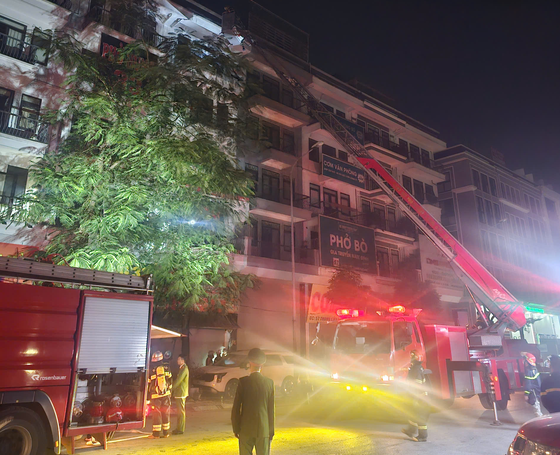 nhà cháy - Ảnh 1.