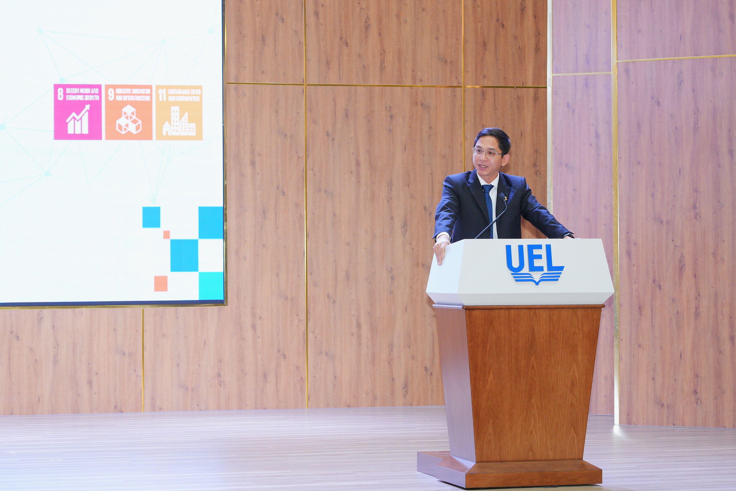 Chuyên gia: AI gây áp lực thay đổi mạnh mẽ đào tạo logistics- Ảnh 3. Chuyên gia: AI gây áp lực thay đổi mạnh mẽ đào tạo logistics - Ảnh 3.