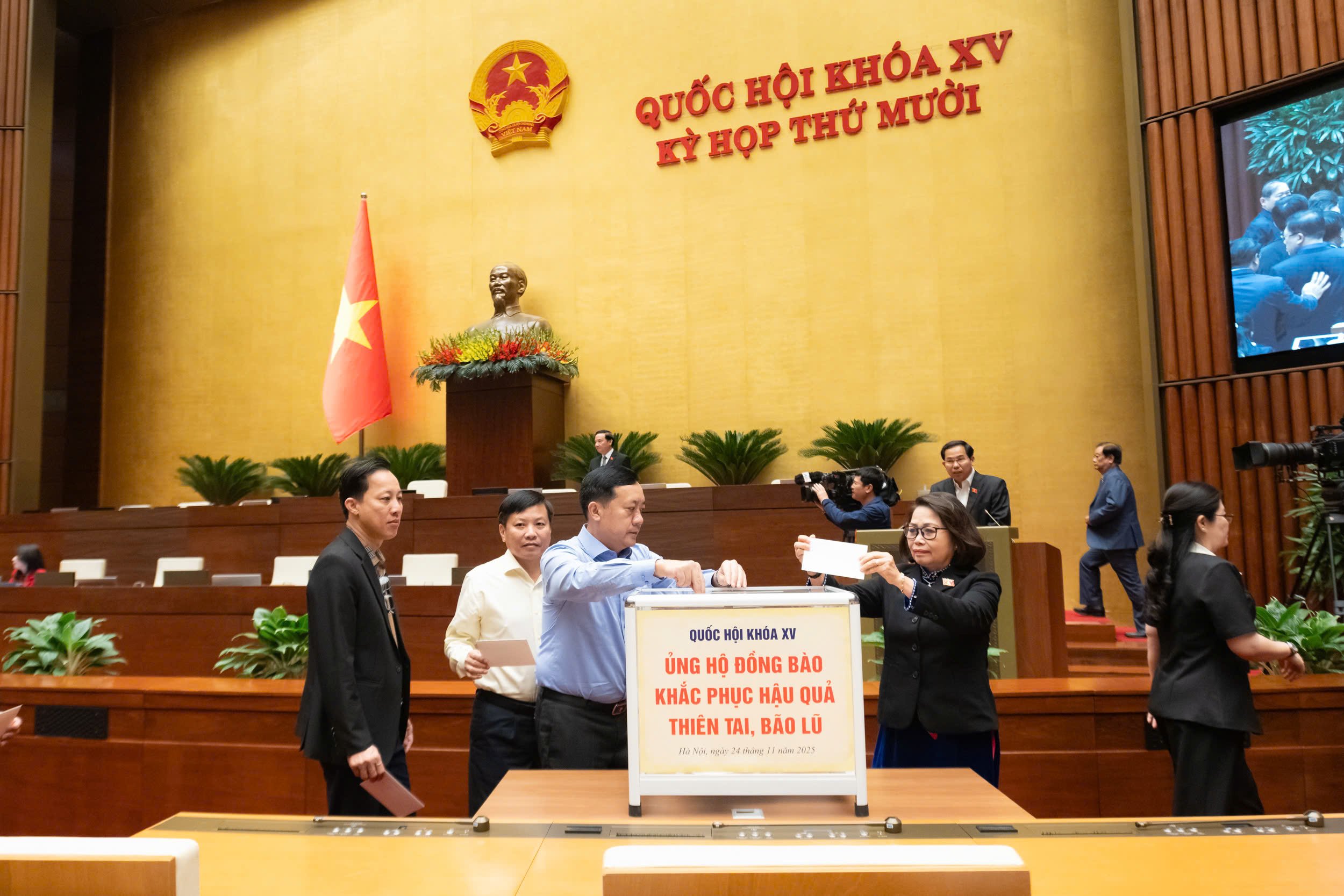 ủng hộ - Ảnh 4.