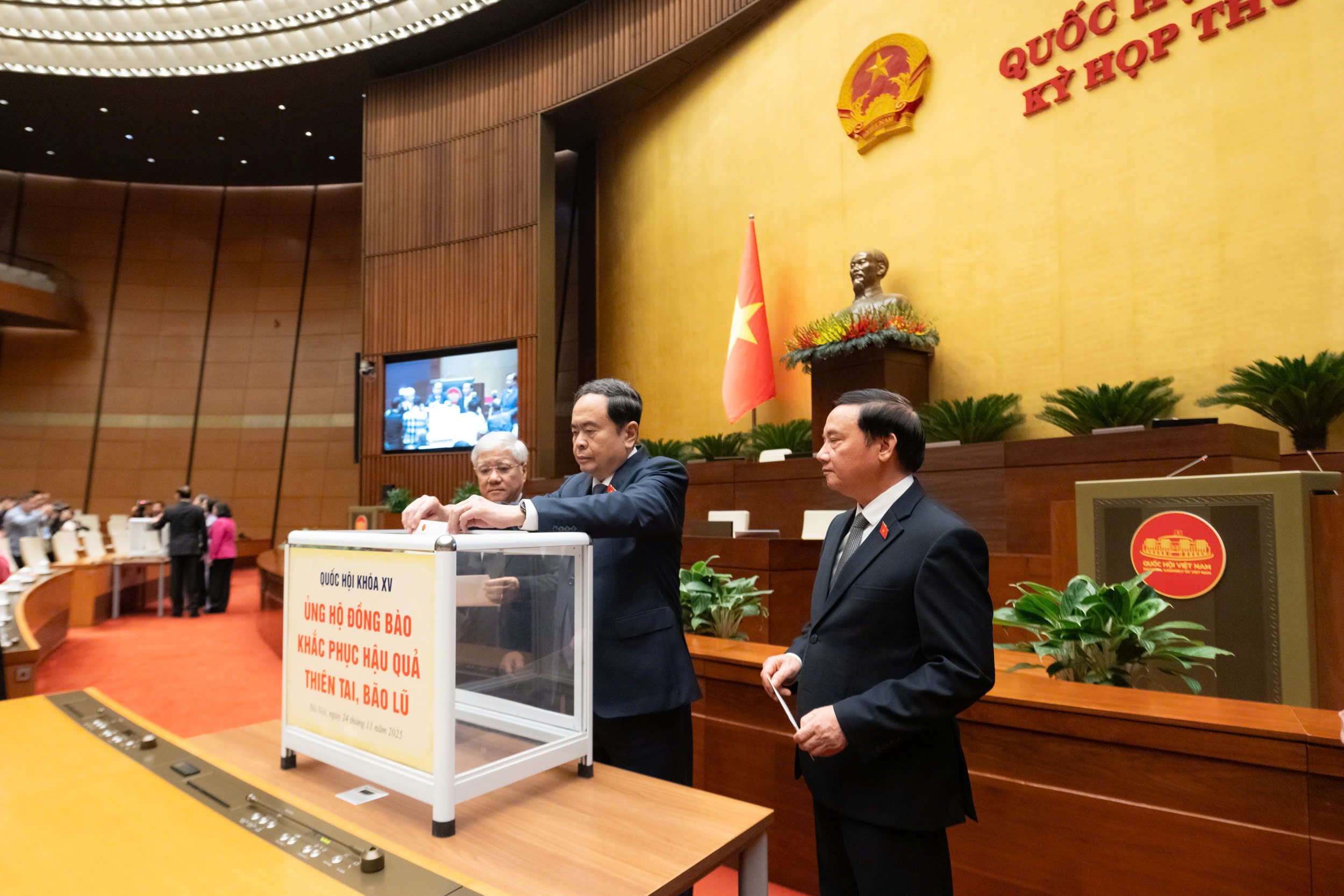 ủng hộ - Ảnh 2.