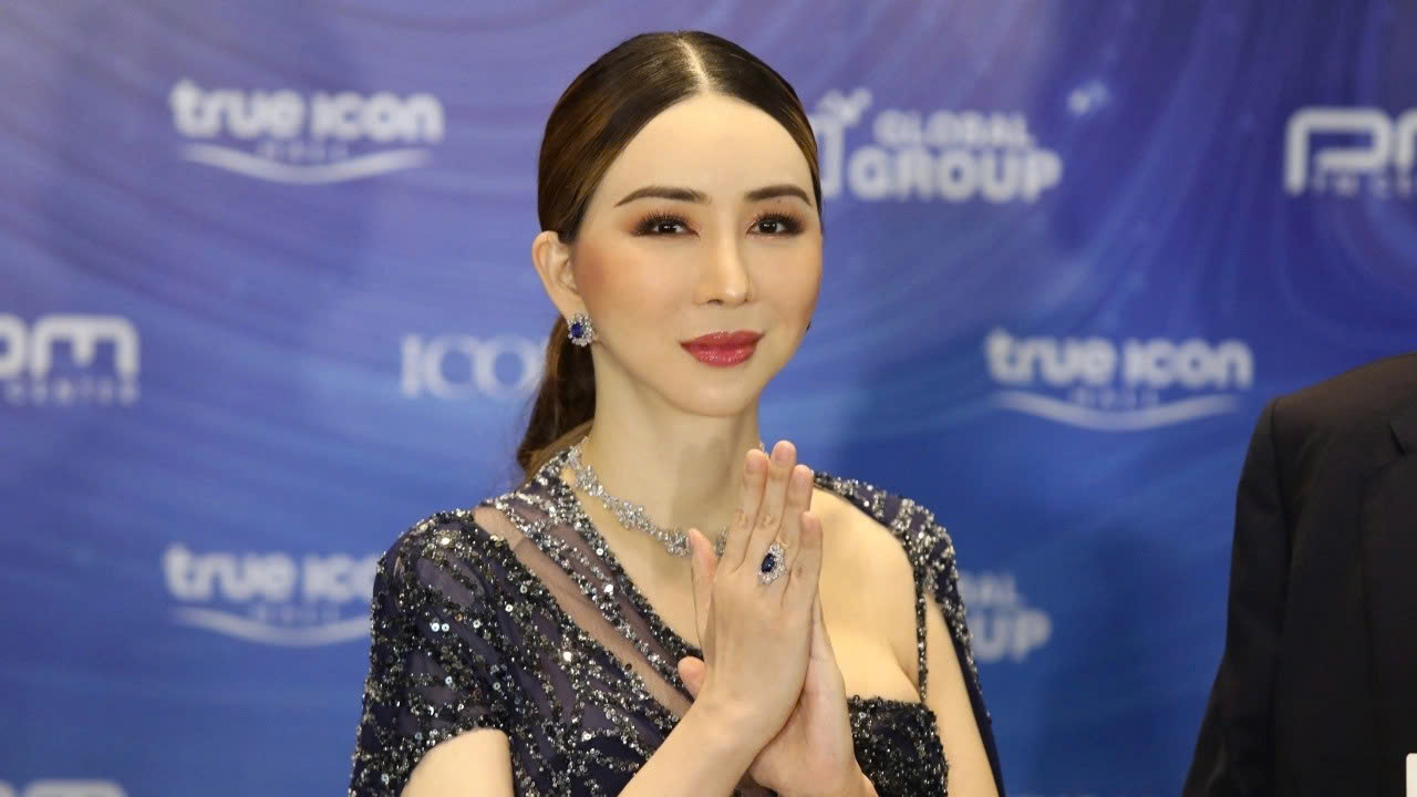 Tòa án ra lệnh bắt cựu CEO Miss Universe vì tội lừa đảo - Ảnh 1.