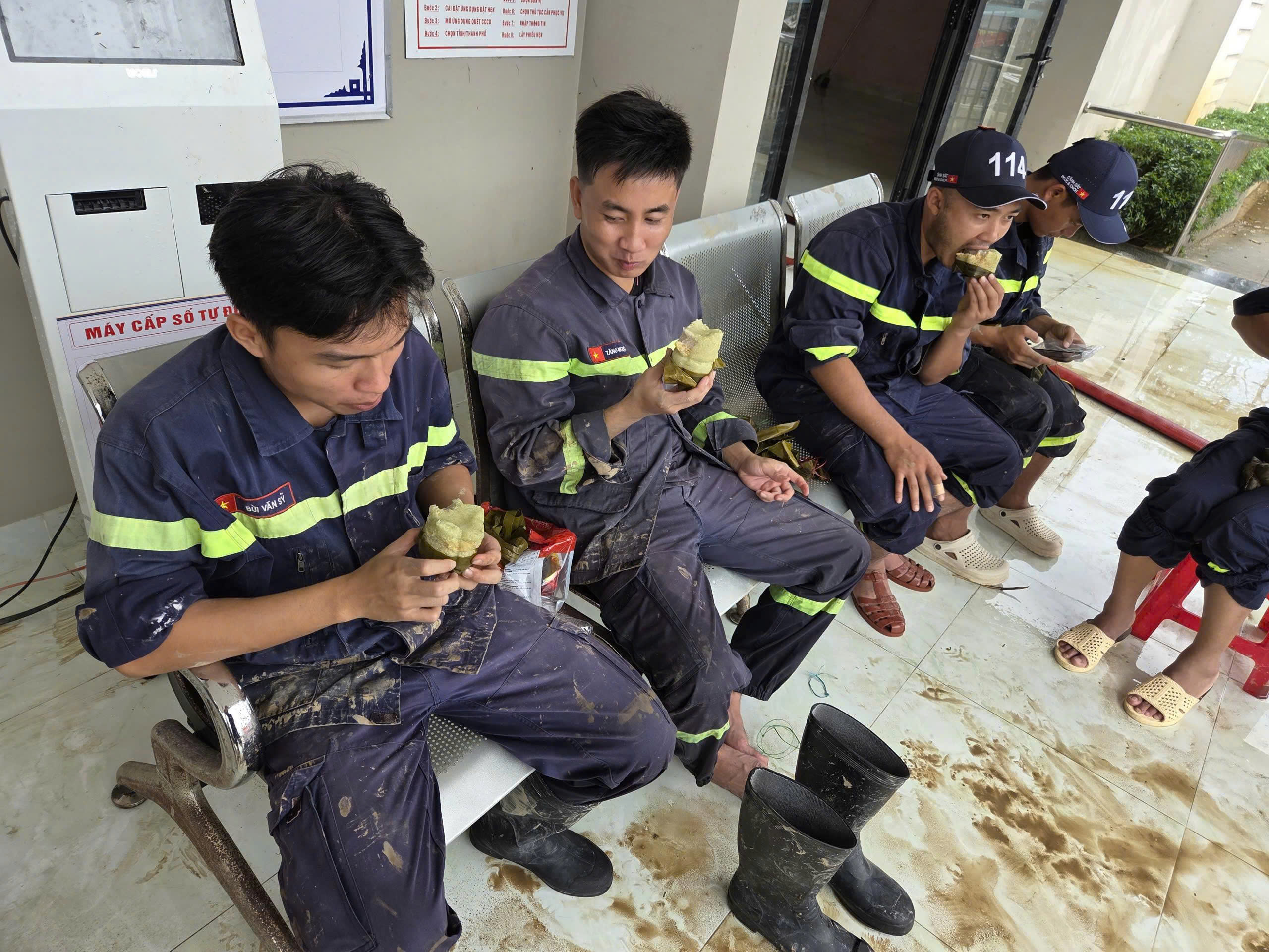 lính cứu hỏa - Ảnh 10.