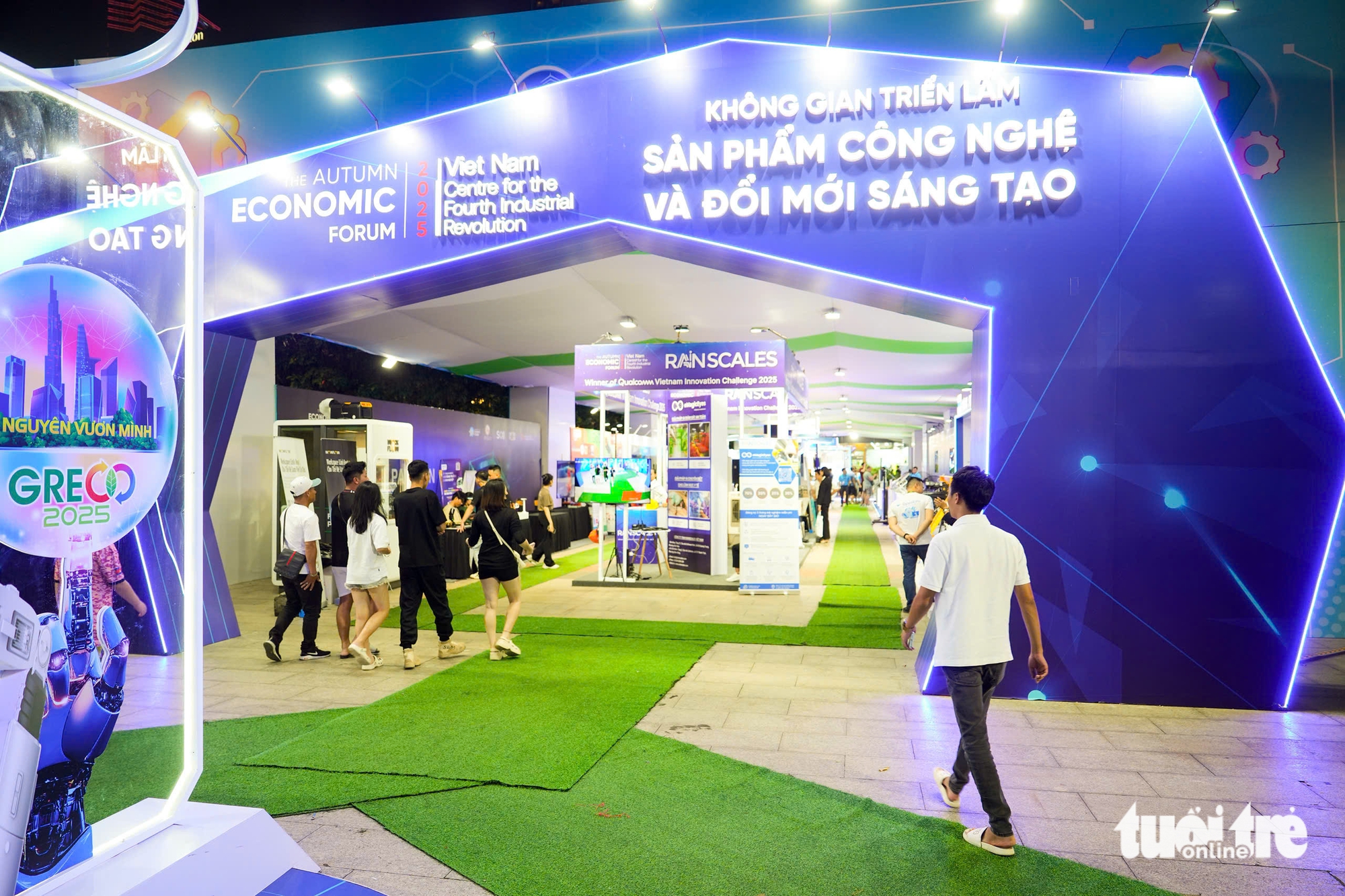 Ngắm loạt công nghệ tiên tiến, hiện đại bậc nhất tại phố đi bộ Nguyễn Huệ - Ảnh 10.