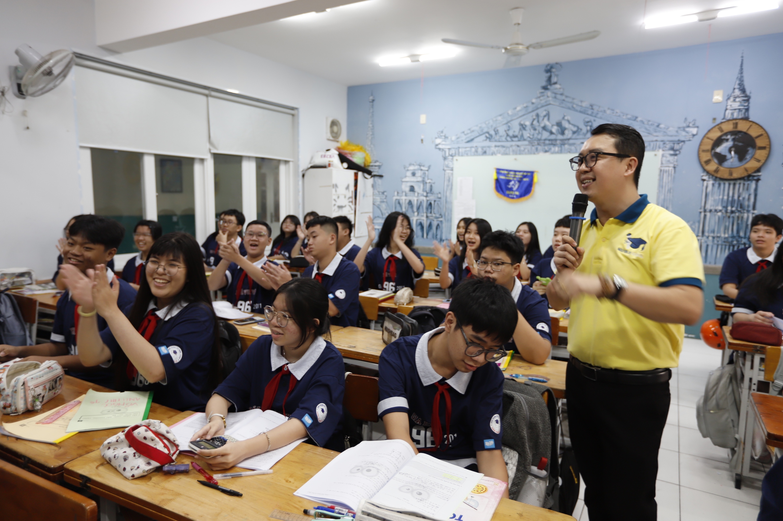 trường công lập - Ảnh 1.