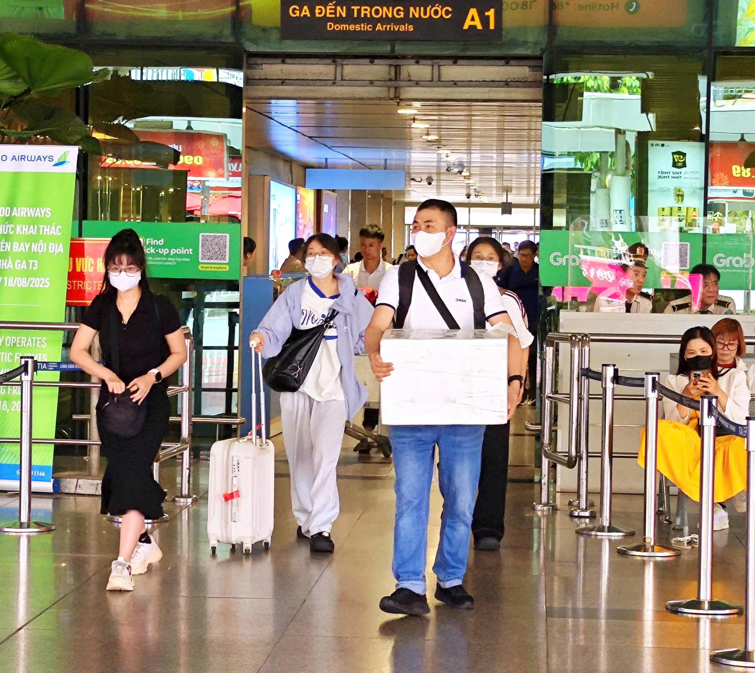 Dở khóc, dở cười khách bay tới nơi nhưng hành lý còn ở lại điểm đi - Ảnh 1.