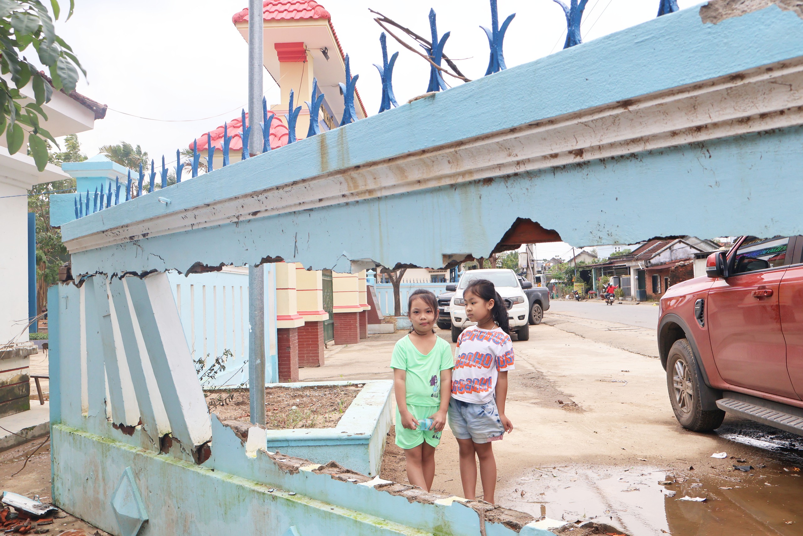 Xác xơ những ngôi trường ở rốn lũ Hòa Thịnh, vắng bóng thầy trò - Ảnh 14.