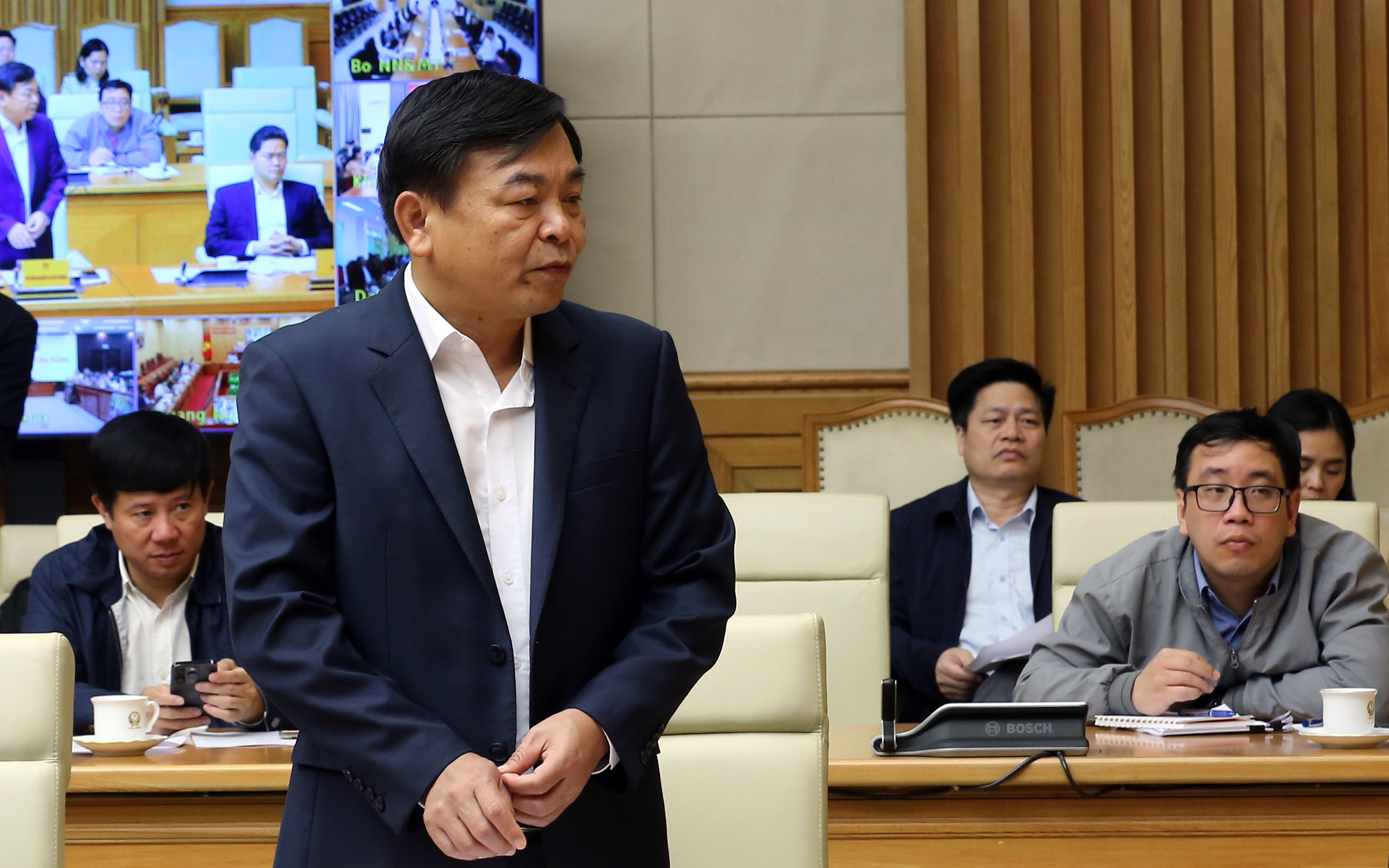 Phó thủ tướng Trần Hồng Hà: Tập trung khắc phục hậu quả mưa lũ, khẩn trương ứng phó bão số 15 - Ảnh 4.