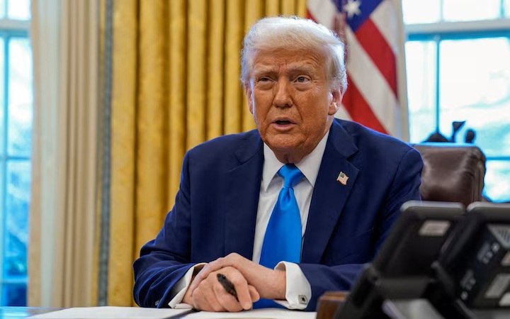 Sự thật về video 'ông Trump gặp khó khăn khi đi bộ'? - Ảnh 1.