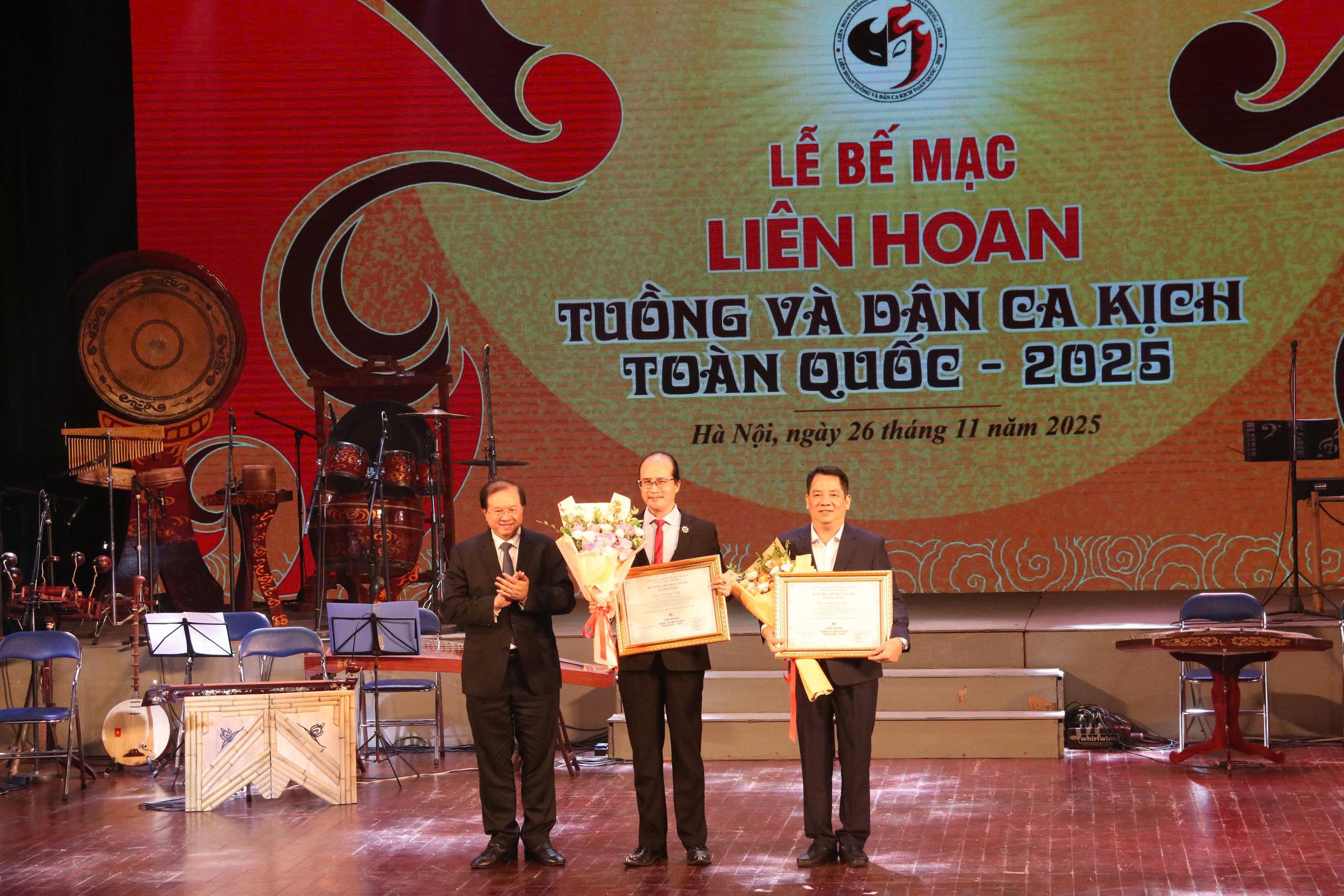 Nghệ sĩ tham gia các cuộc liên hoan là săn tìm huy chương để được phong tặng danh hiệu? - Ảnh 3.