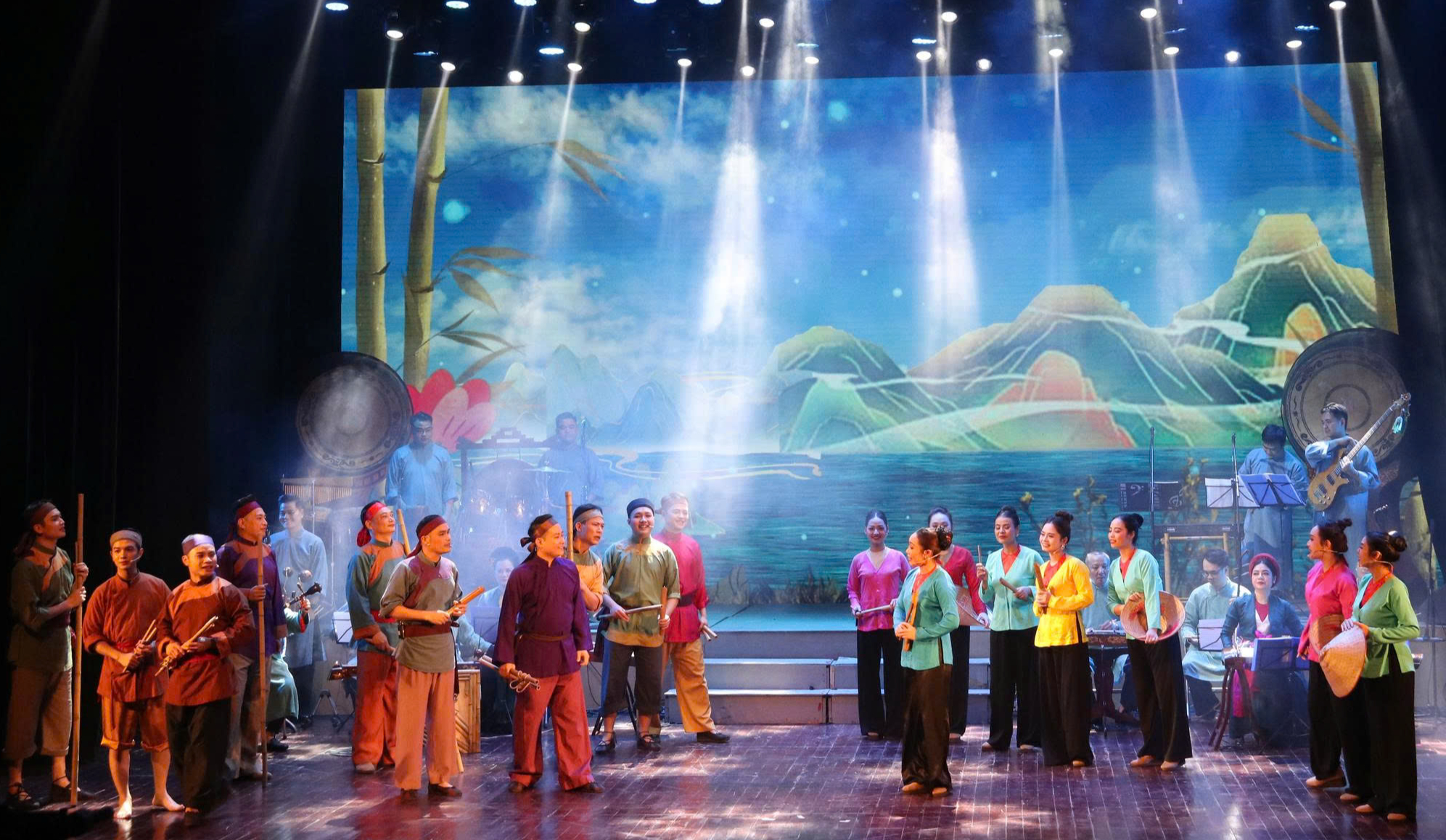 Nghệ sĩ tham gia các cuộc liên hoan là săn tìm huy chương để được phong tặng danh hiệu? - Ảnh 1.